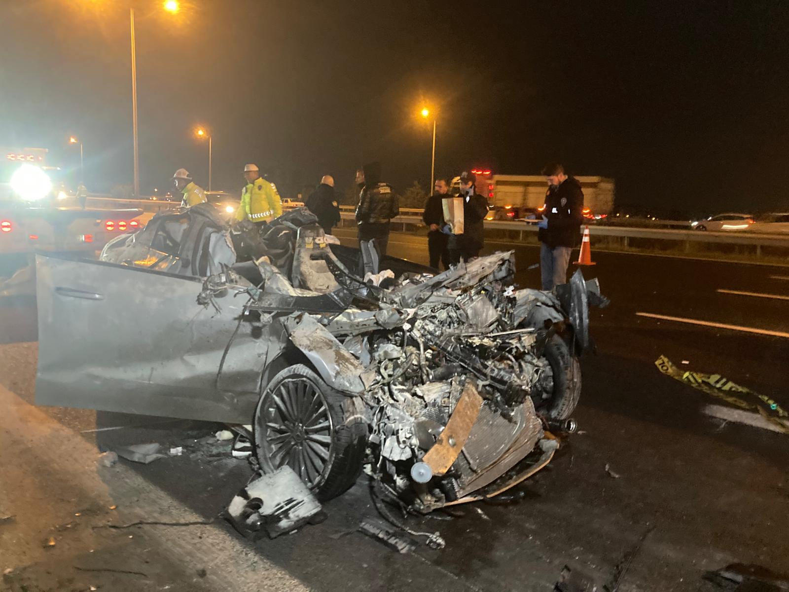 Ankara'da otomobil, TIR'a arkadan çarptı: 2 ölü, 1 yaralı - Görsel 1