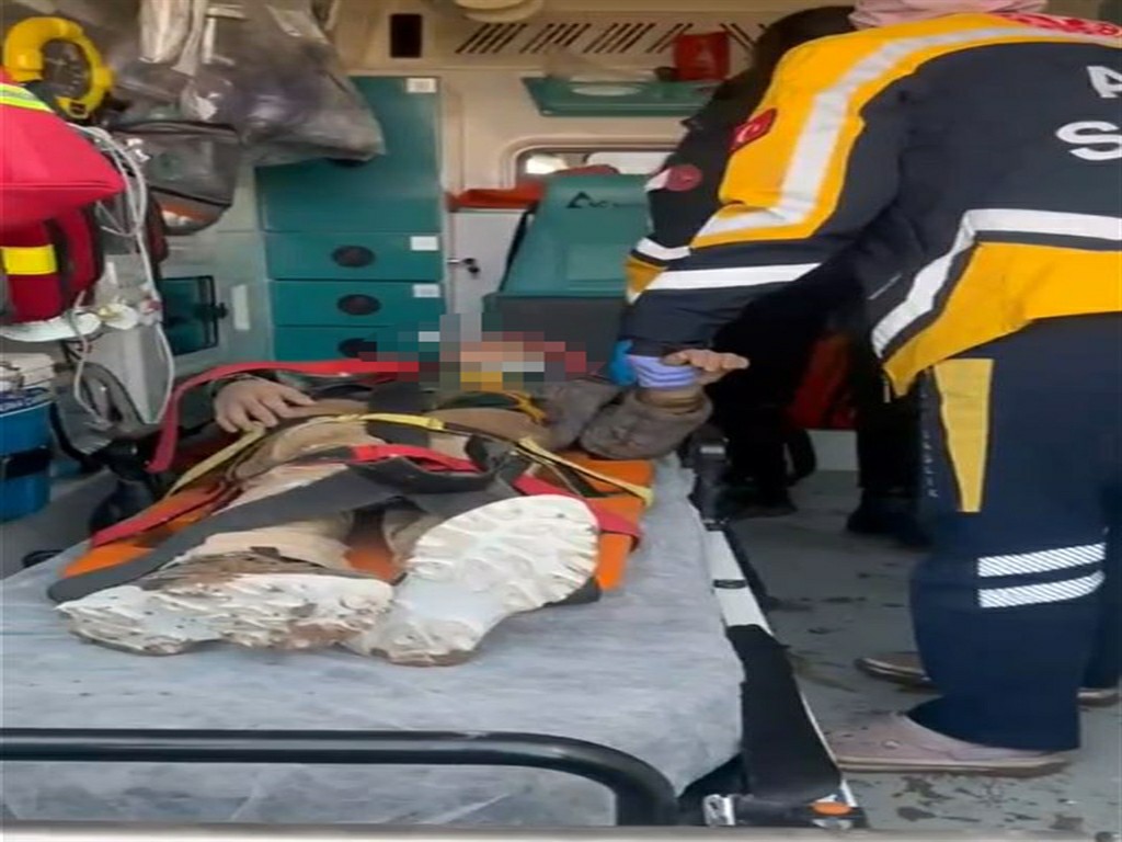  Hatay'da Kayıp olarak aranan çocuk, başından yaralı ve vücudunun bir kısmı toprağa gömülü bulundu - Görsel 1