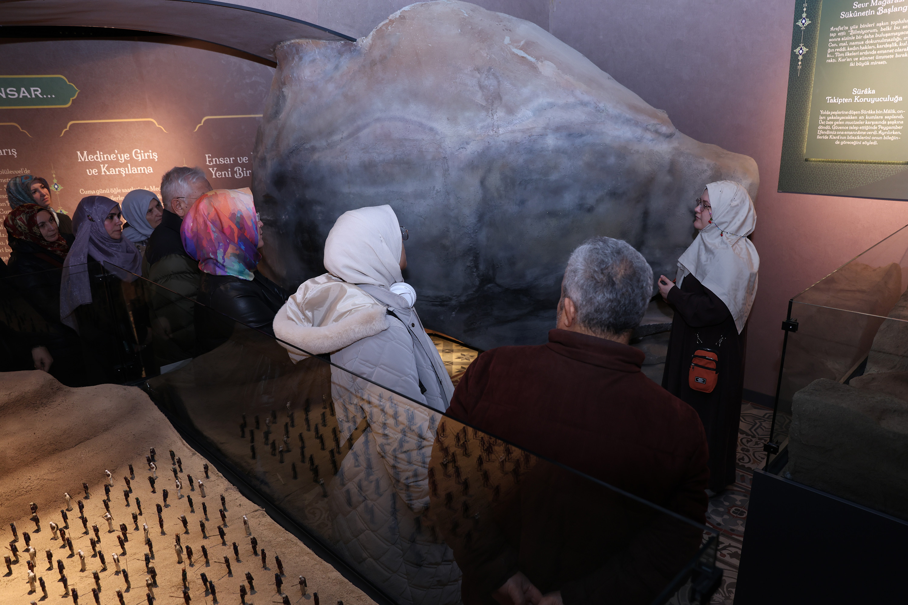 BAŞKAN ALTAY TÜRKİYE’DE İLK OLAN SİYER SERGİSİ’NE TÜM PEYGAMBER AŞIKLARINI DAVET ETTİ - Görsel 5