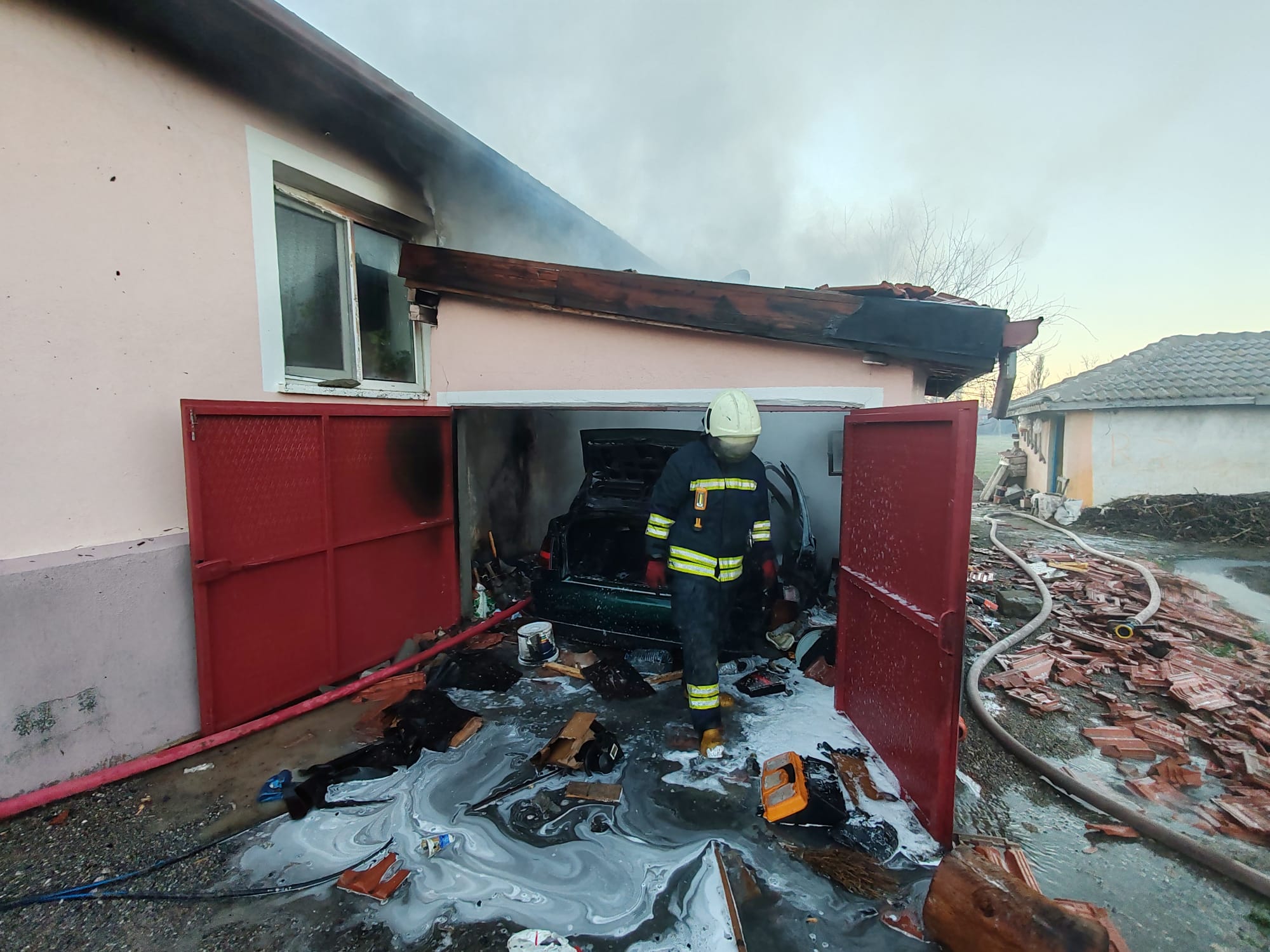 Seydişehir’de Garajda Çıkan Yangın Eve Sıçramadan Söndürüldü - Görsel 3