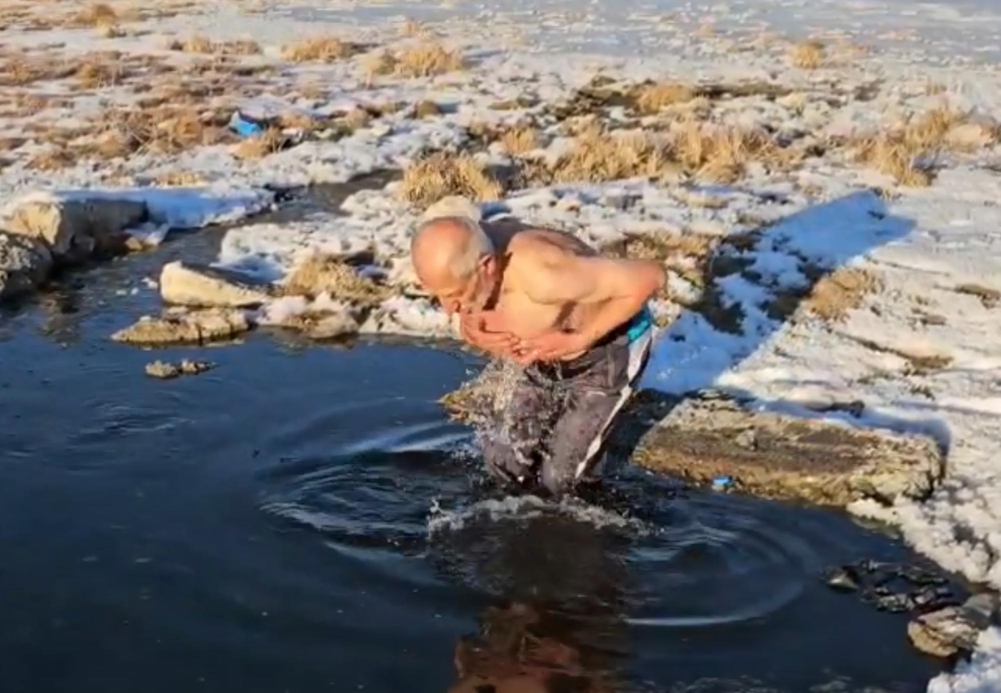 Türkiye’nin en soğuk yerleşim yerlerinden Göle'nin ‘Buz adamı’ - Görsel 1