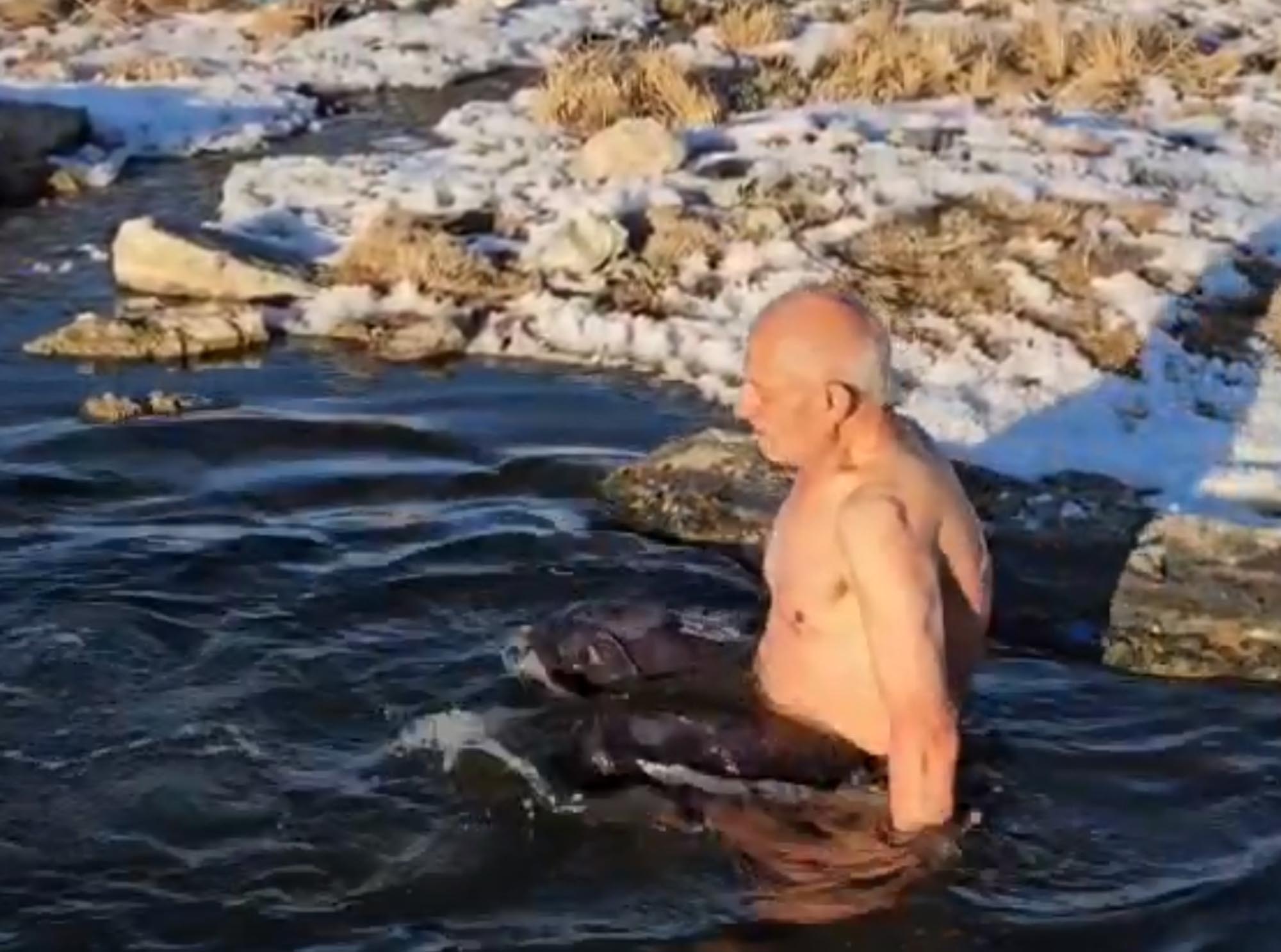 Türkiye’nin en soğuk yerleşim yerlerinden Göle'nin ‘Buz adamı’ - Görsel 2