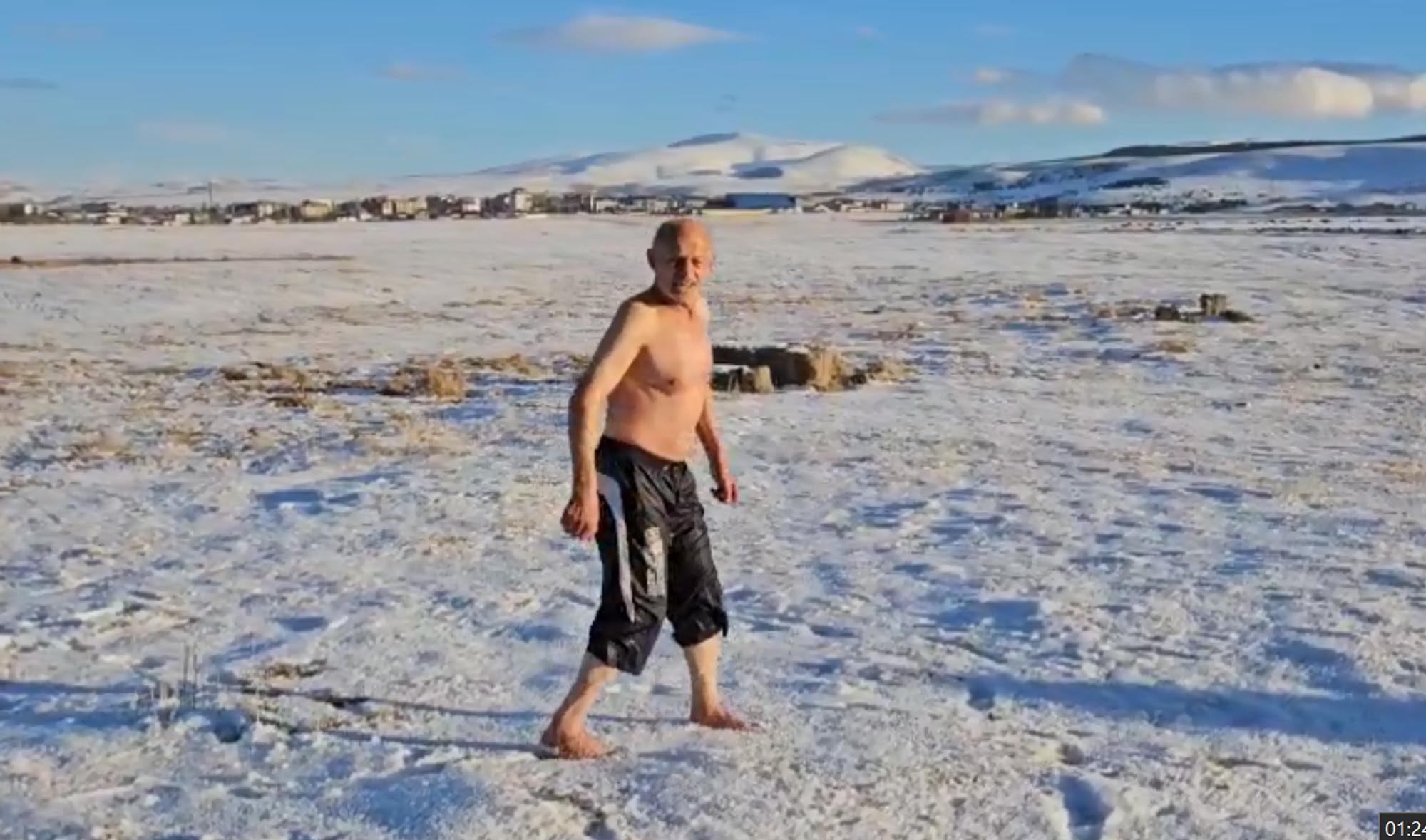 Türkiye’nin en soğuk yerleşim yerlerinden Göle'nin ‘Buz adamı’ - Görsel 5