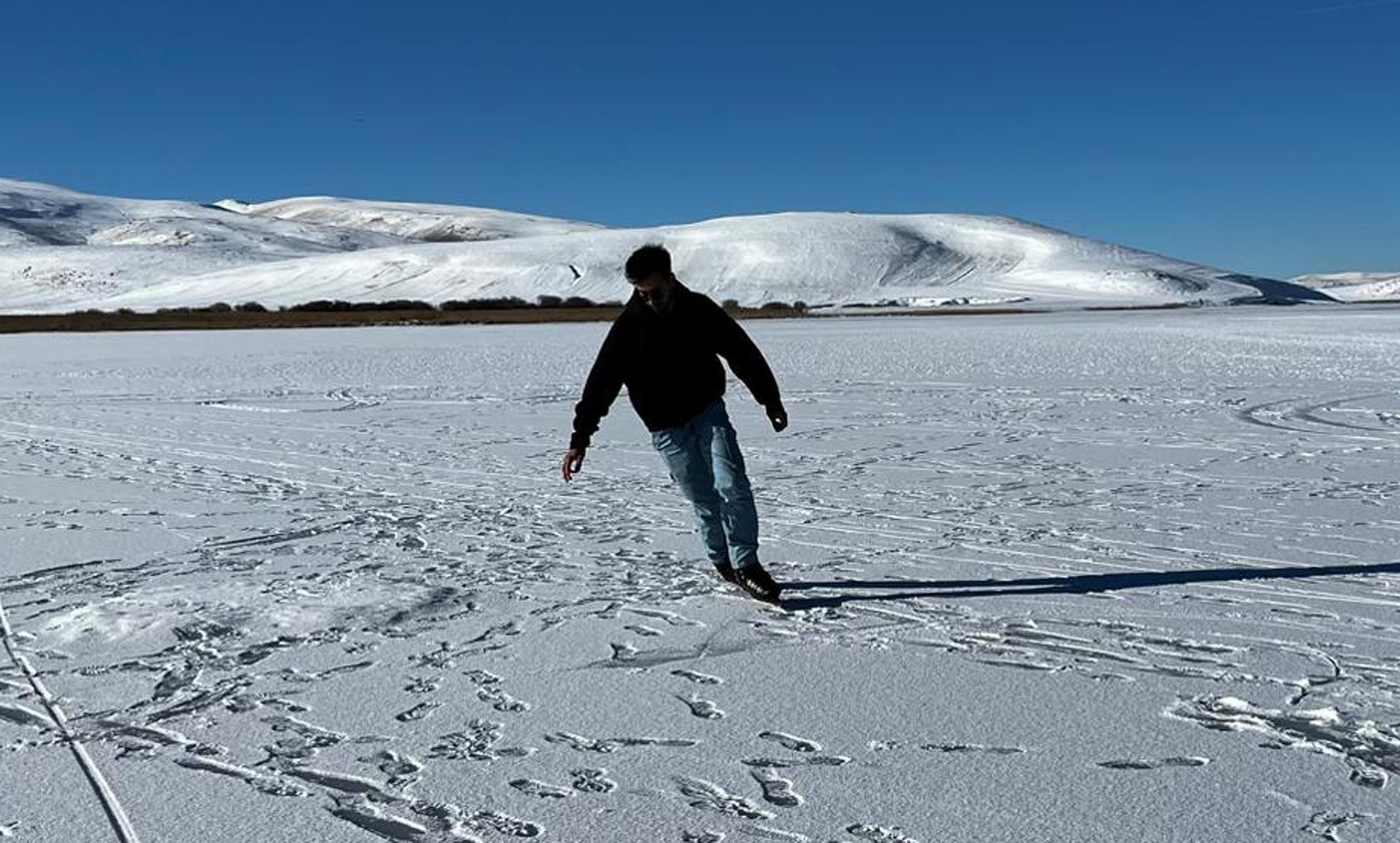 Çıldır Gölü'nde bir tarafta atlı kızak, bir tarafta buz pateni - Görsel 8