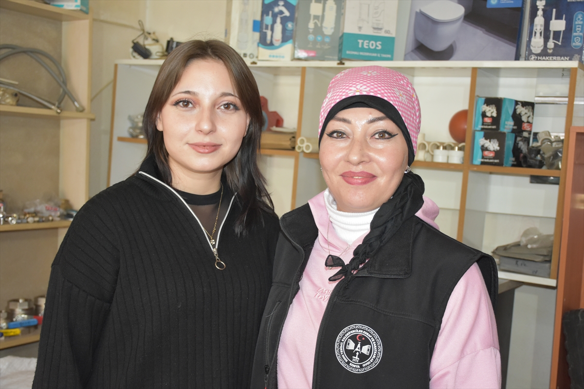 Fatmagül usta satış personeli olarak başladığı sıhhi tesisatçılıkta adından söz ettiriyor - Görsel 2