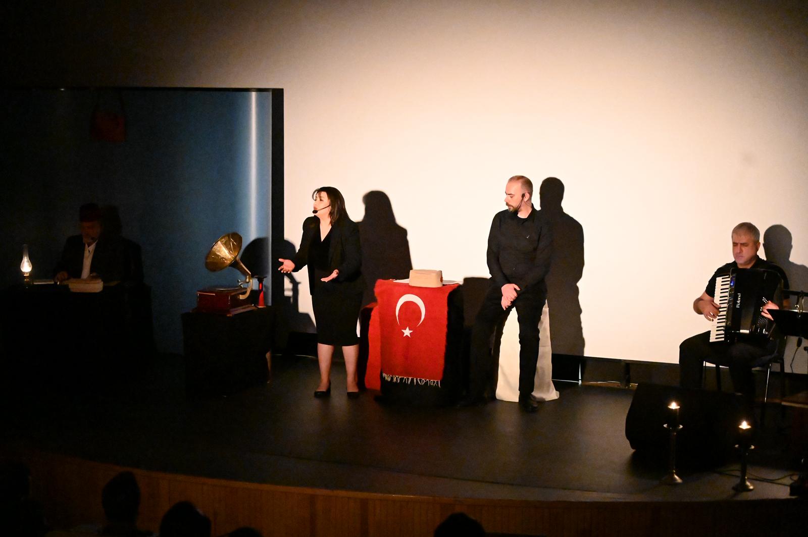 “BİZİM AKİF” TİYATRO OYUNU SEYDİŞEHİR’DE SAHNELENDİ - Görsel 3