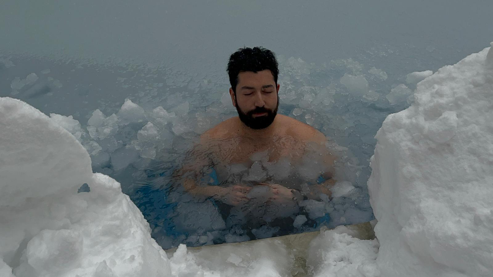 Eksi 10 derecede buz gibi suya girdi - Görsel 3