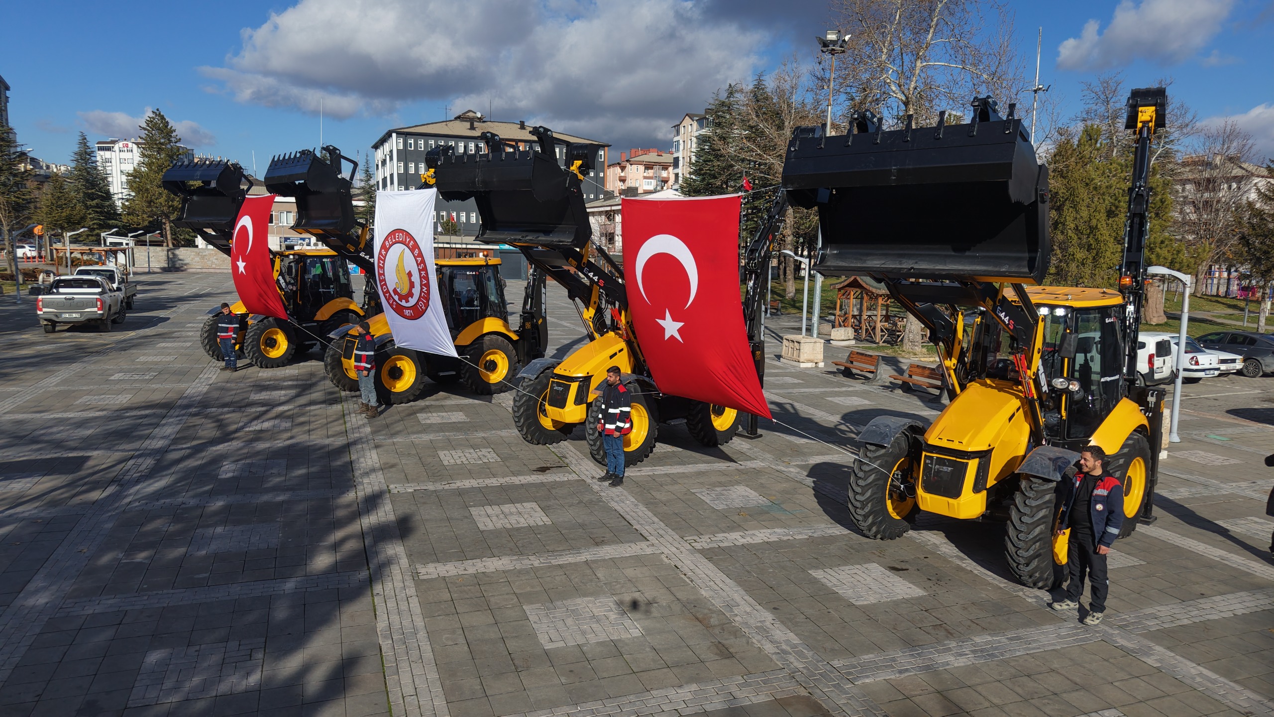 BELEDİYE ENVANTERİNE 4 ADET İŞ MAKİNASI KAZANDIRILDI - Görsel 4