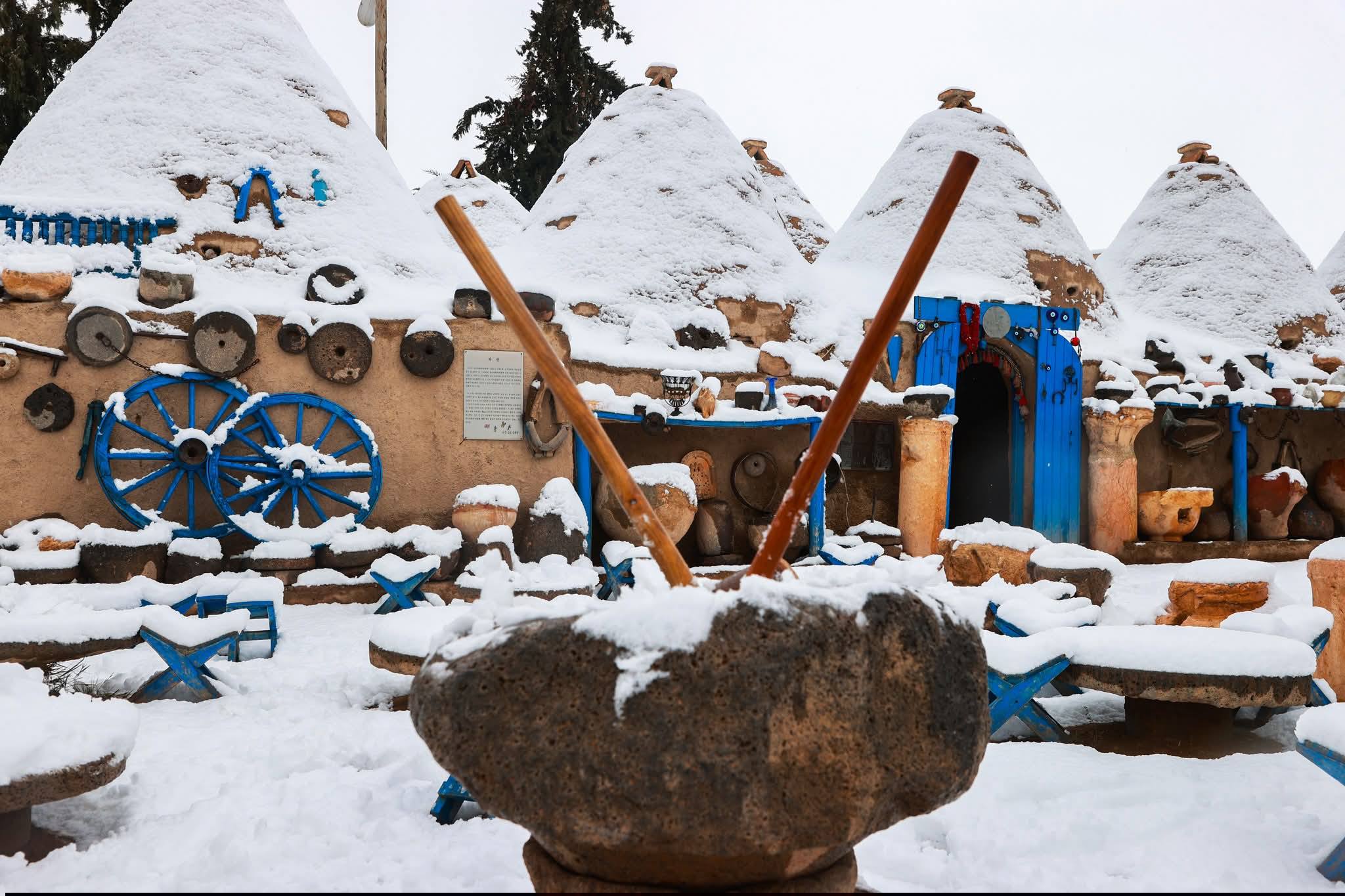 Harran'ın konik kubbeli evlerinde kar manzarası - Görsel 6