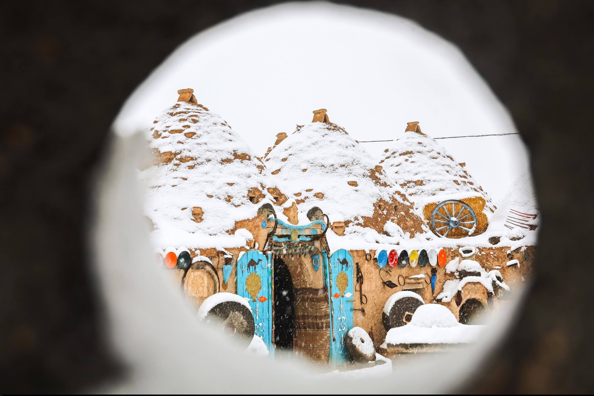 Harran'ın konik kubbeli evlerinde kar manzarası - Görsel 7