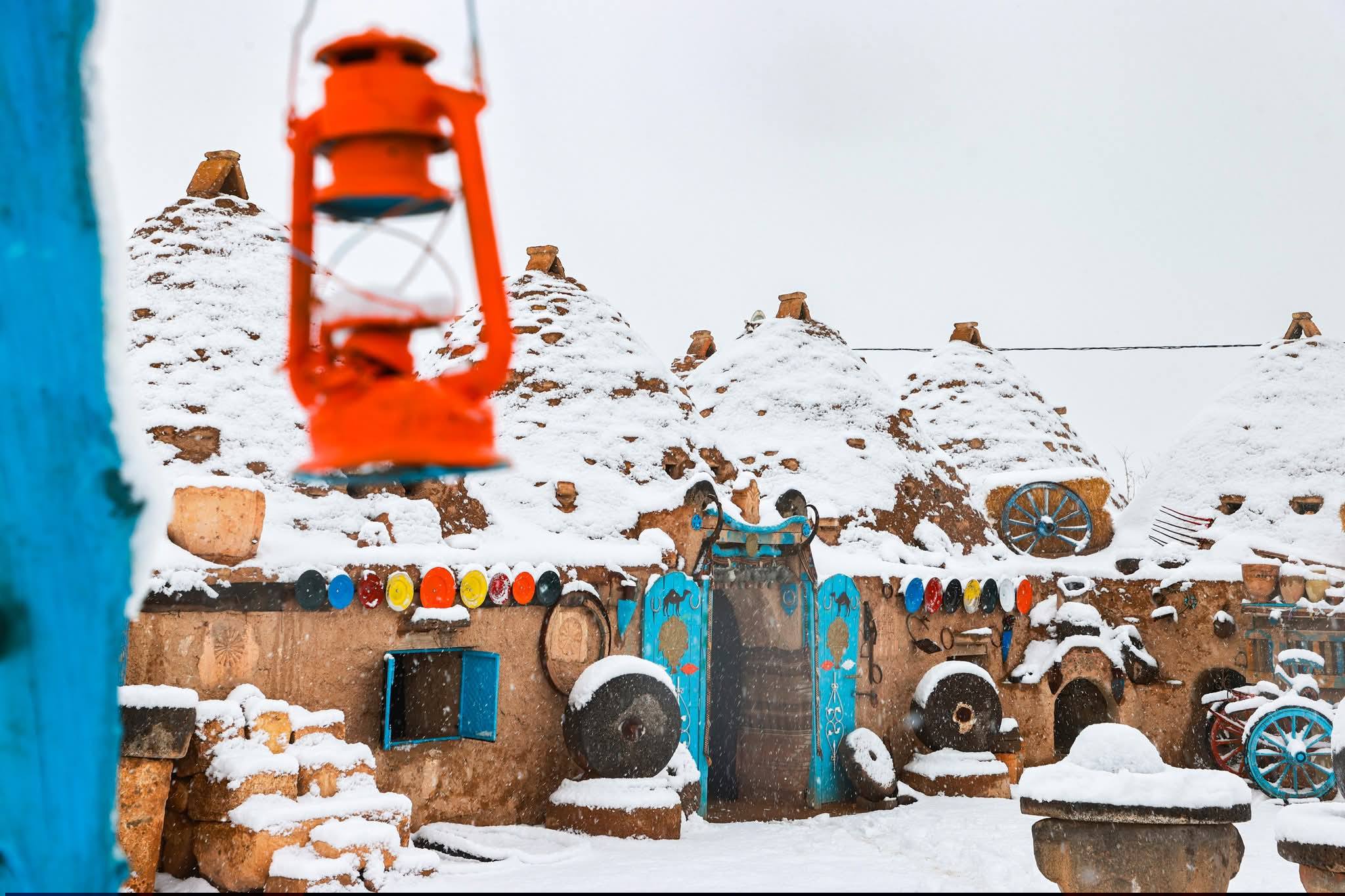 Harran'ın konik kubbeli evlerinde kar manzarası - Görsel 8