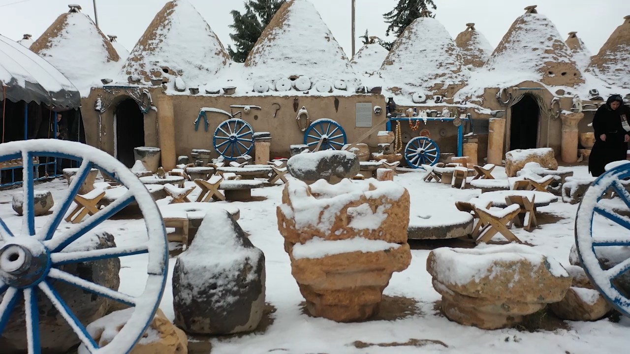 Harran'ın konik kubbeli evlerinde kar manzarası - Görsel 10