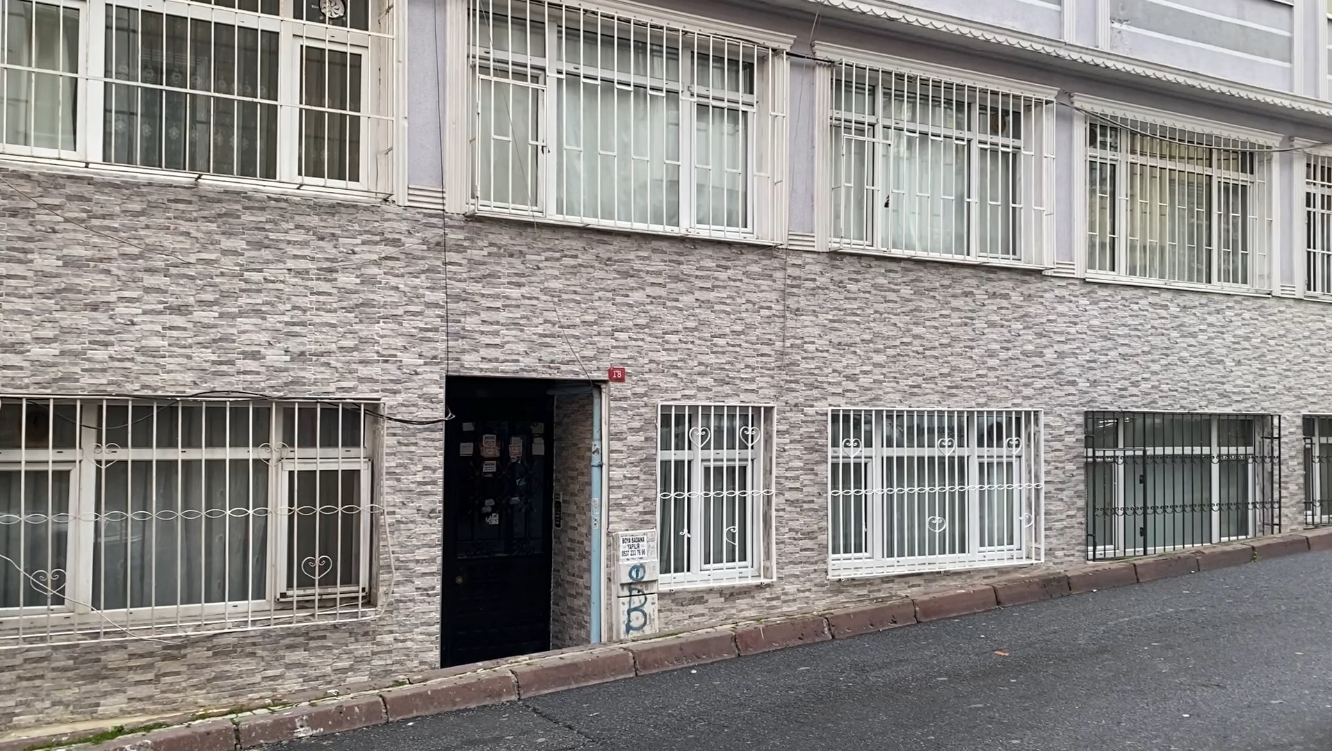 İstanbul- Fatih'te  2 aylık bebek açlıktan öldü! 4 kişi tutuklandı - Görsel 3