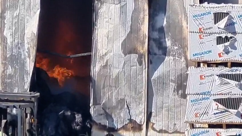 Konya'da fabrika deposu yandı; siyah duman gökyüzünü kapladı - Görsel 5