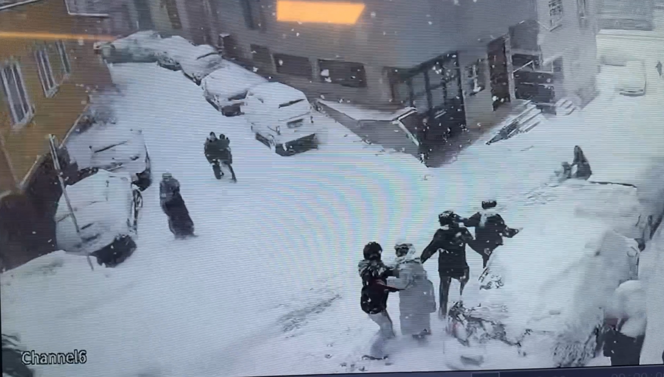 İstanbul- Kağıthane’de yokuştan kayan kamyonet kar topu oynayan çocuklara çarptı; sürücü tutuklandı - Görsel 5