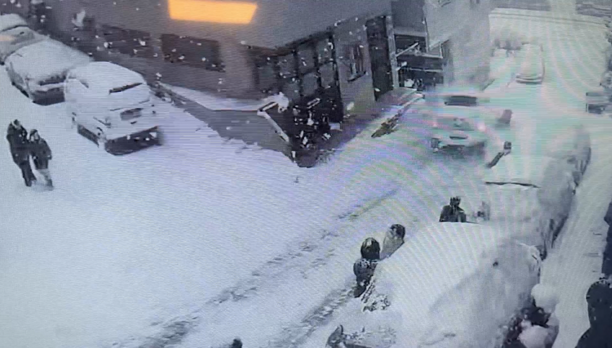 İstanbul- Kağıthane’de yokuştan kayan kamyonet kar topu oynayan çocuklara çarptı; sürücü tutuklandı - Görsel 9