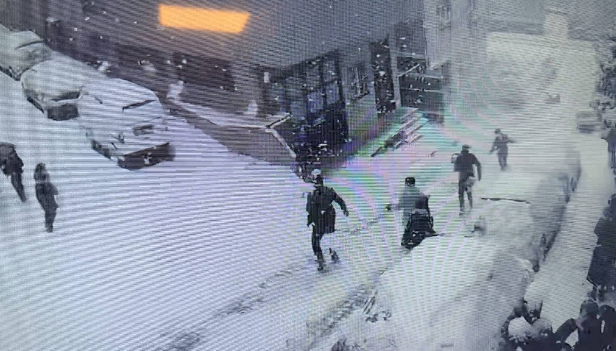 İstanbul- Kağıthane’de yokuştan kayan kamyonet kar topu oynayan çocuklara çarptı; sürücü tutuklandı - Görsel 10