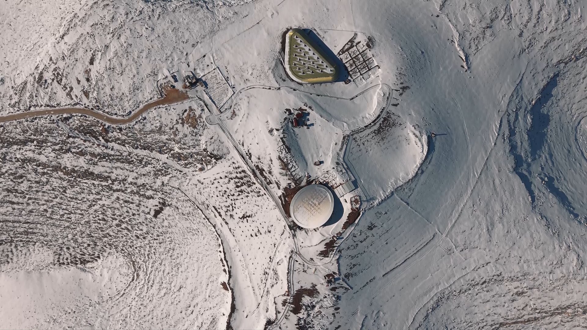 Şanlıurfa- Göbeklitepe'de kar yağışı sonrası manzara dronla görüntülendi - Görsel 2