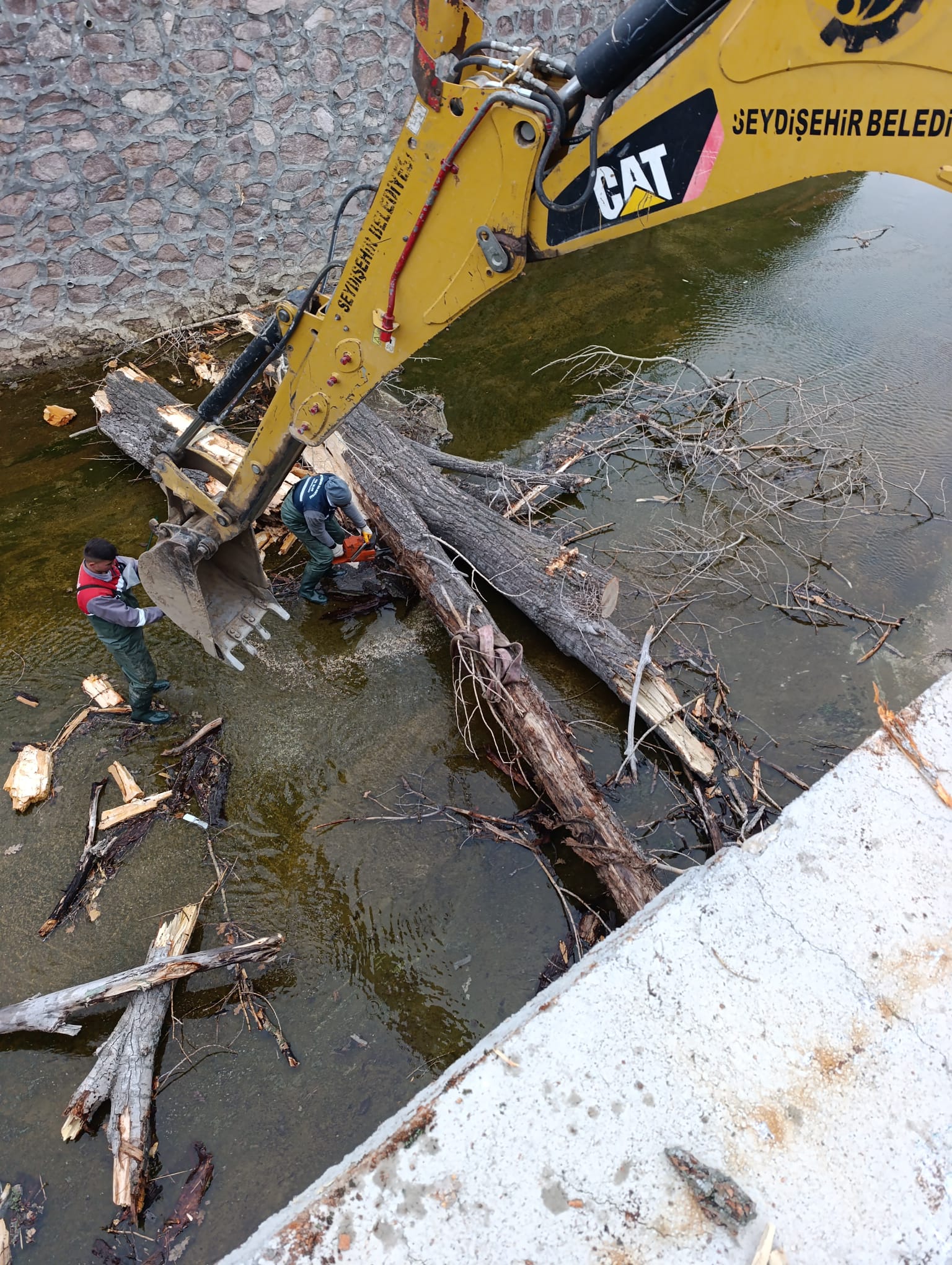 BELEDİYE EKİPLERİ FIRTINA NEDENİYLE SEFERBER OLDU  - Görsel 8