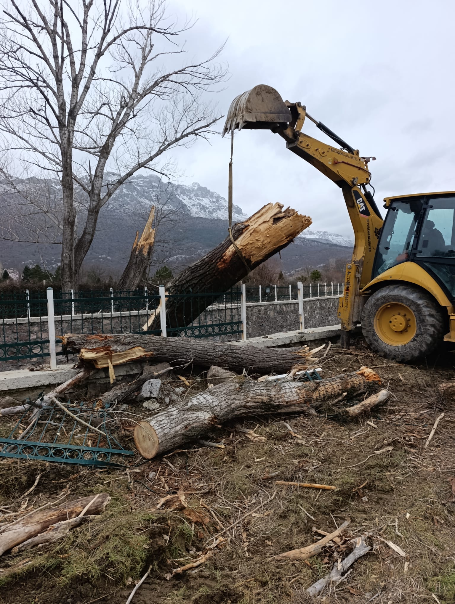 BELEDİYE EKİPLERİ FIRTINA NEDENİYLE SEFERBER OLDU  - Görsel 9