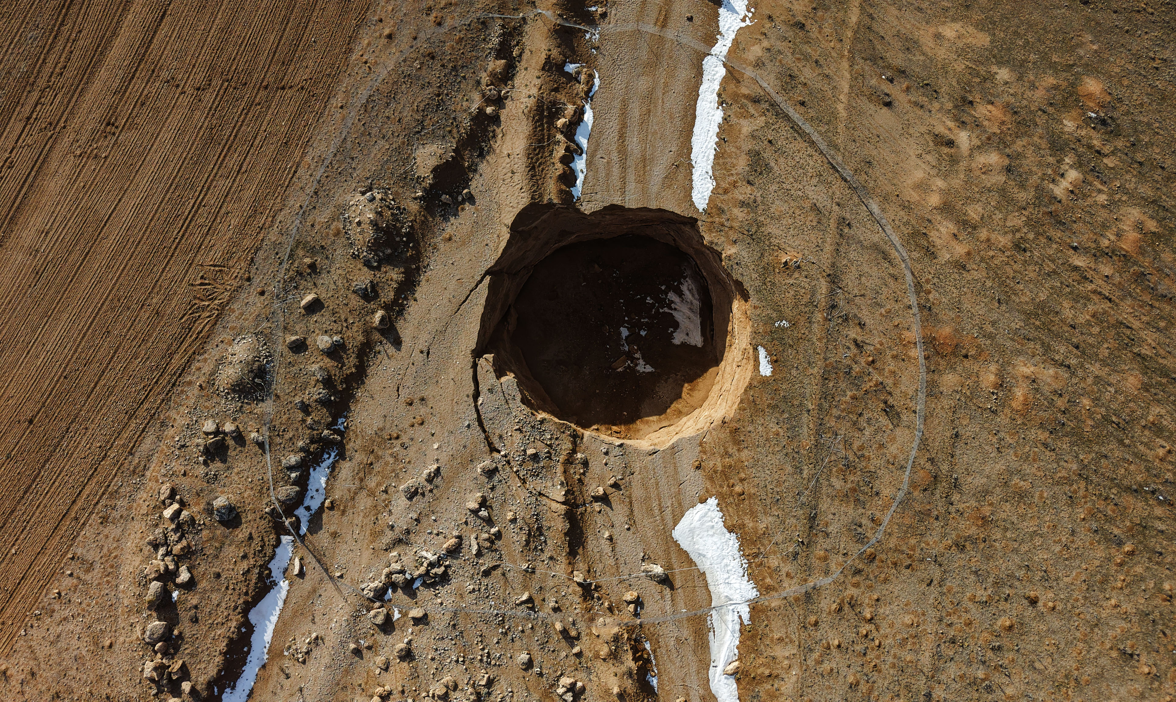 Konya kent merkezine 30 kilometre mesafede obruk oluştu - Görsel 1