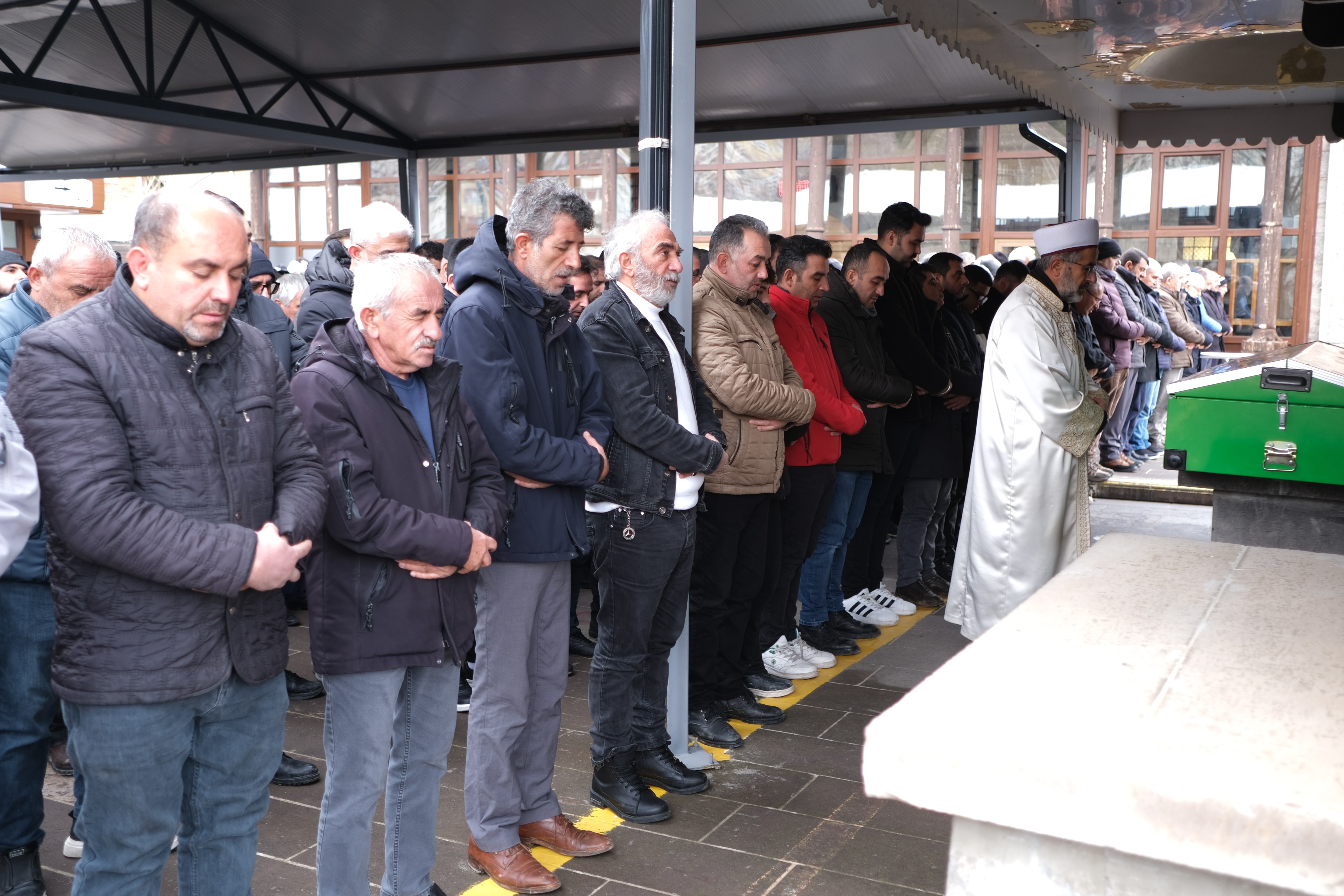Hoparlör kullanmadan cenaze namazına çağırıp, geleneği devam ettiriyor - Görsel 2