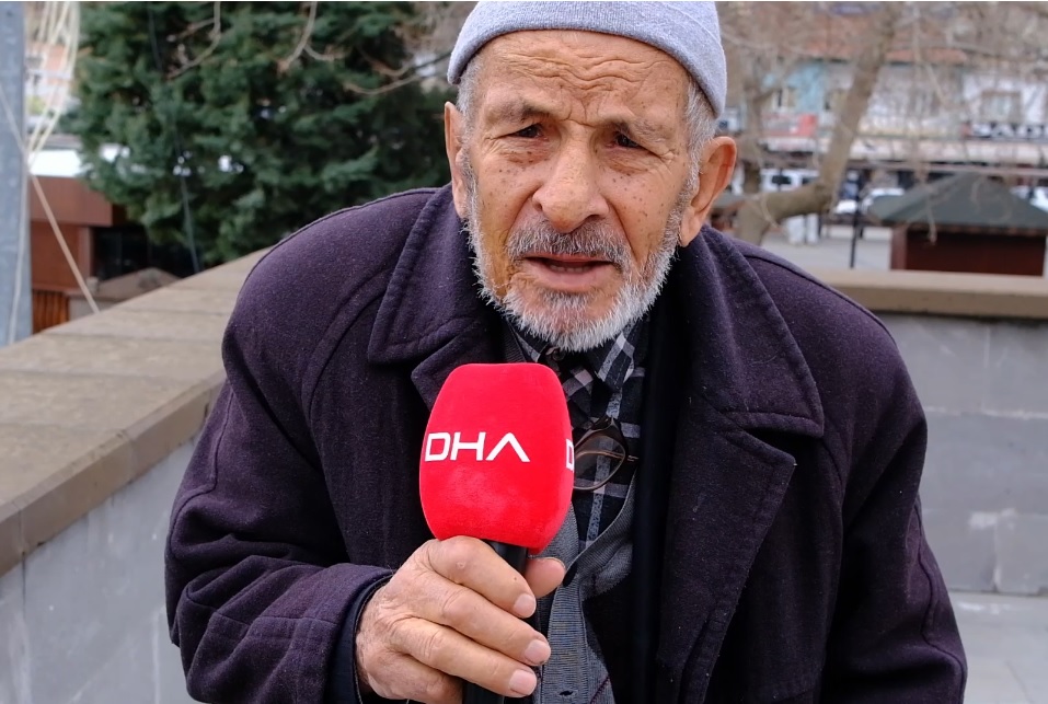 Hoparlör kullanmadan cenaze namazına çağırıp, geleneği devam ettiriyor - Görsel 3