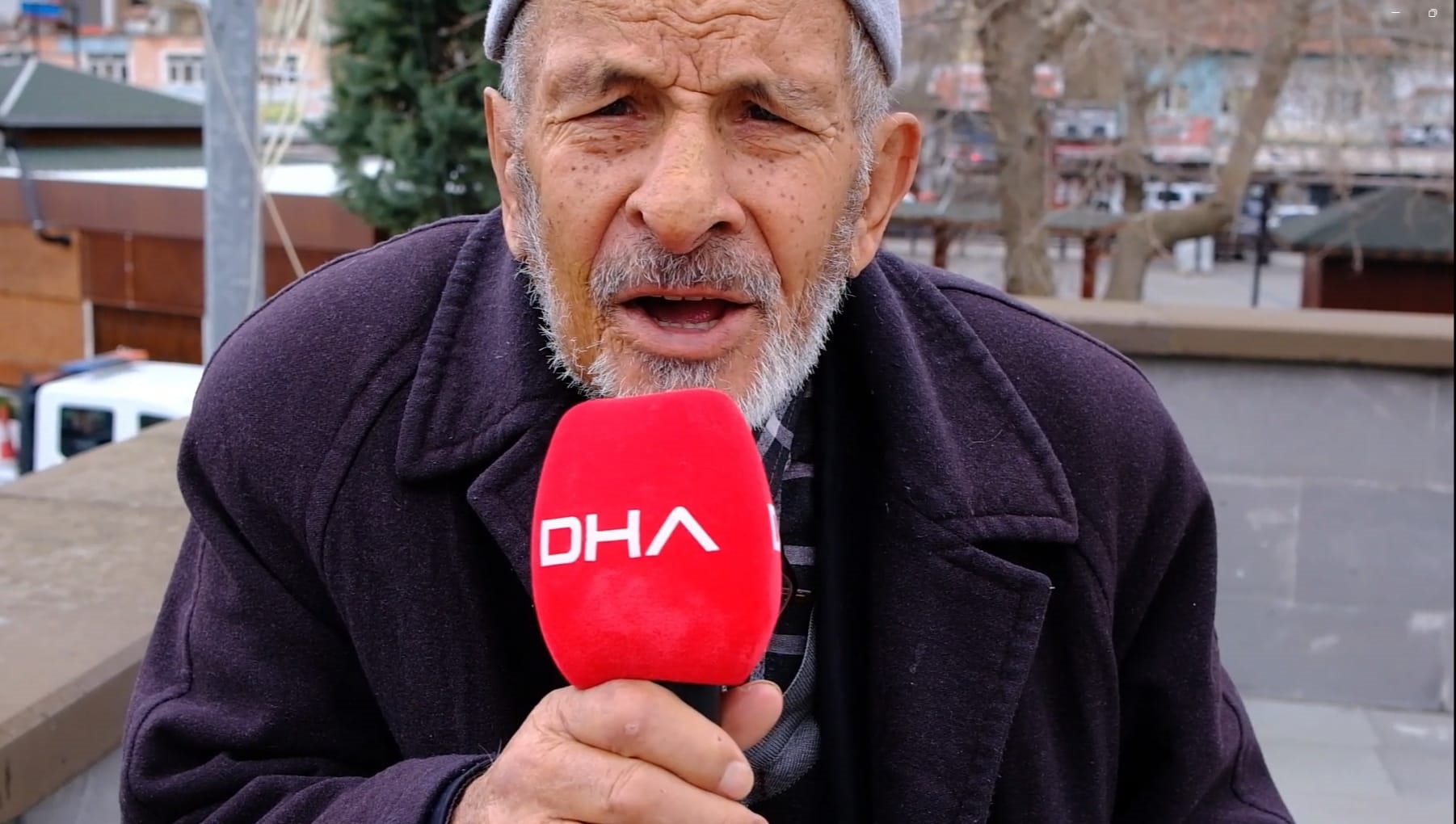 Hoparlör kullanmadan cenaze namazına çağırıp, geleneği devam ettiriyor - Görsel 4