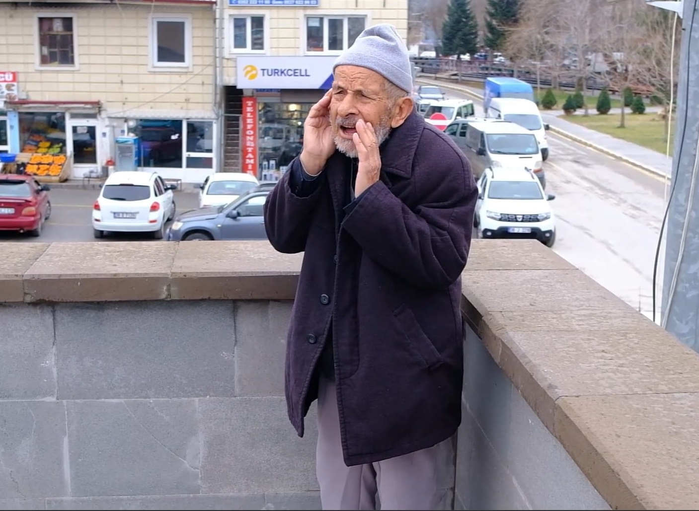 Hoparlör kullanmadan cenaze namazına çağırıp, geleneği devam ettiriyor - Görsel 5