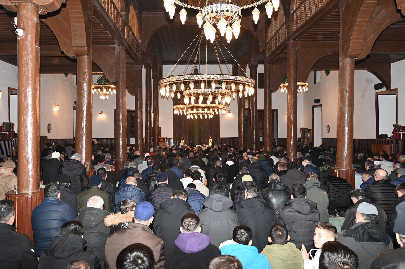 SEYYİDHARUN CAMİİ’NDE MİRAÇ KANDİLİ DUALARLA İDRAK EDİLDİ  - Görsel 2