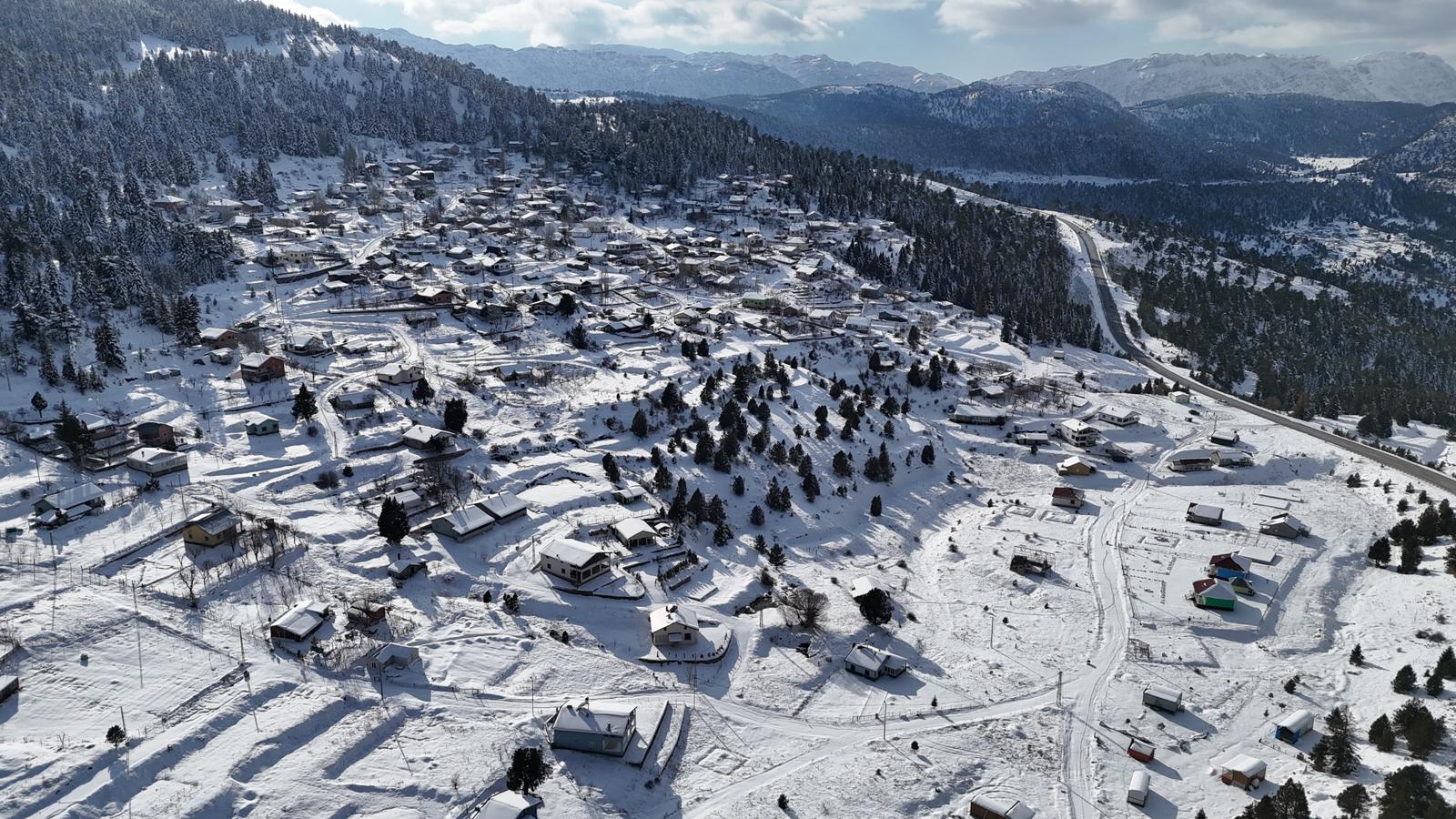 Toroslar’ın İncisi Gölcük Yaylası: Konya’nın Karadeniz’i Beyaza Büründü! - Görsel 1