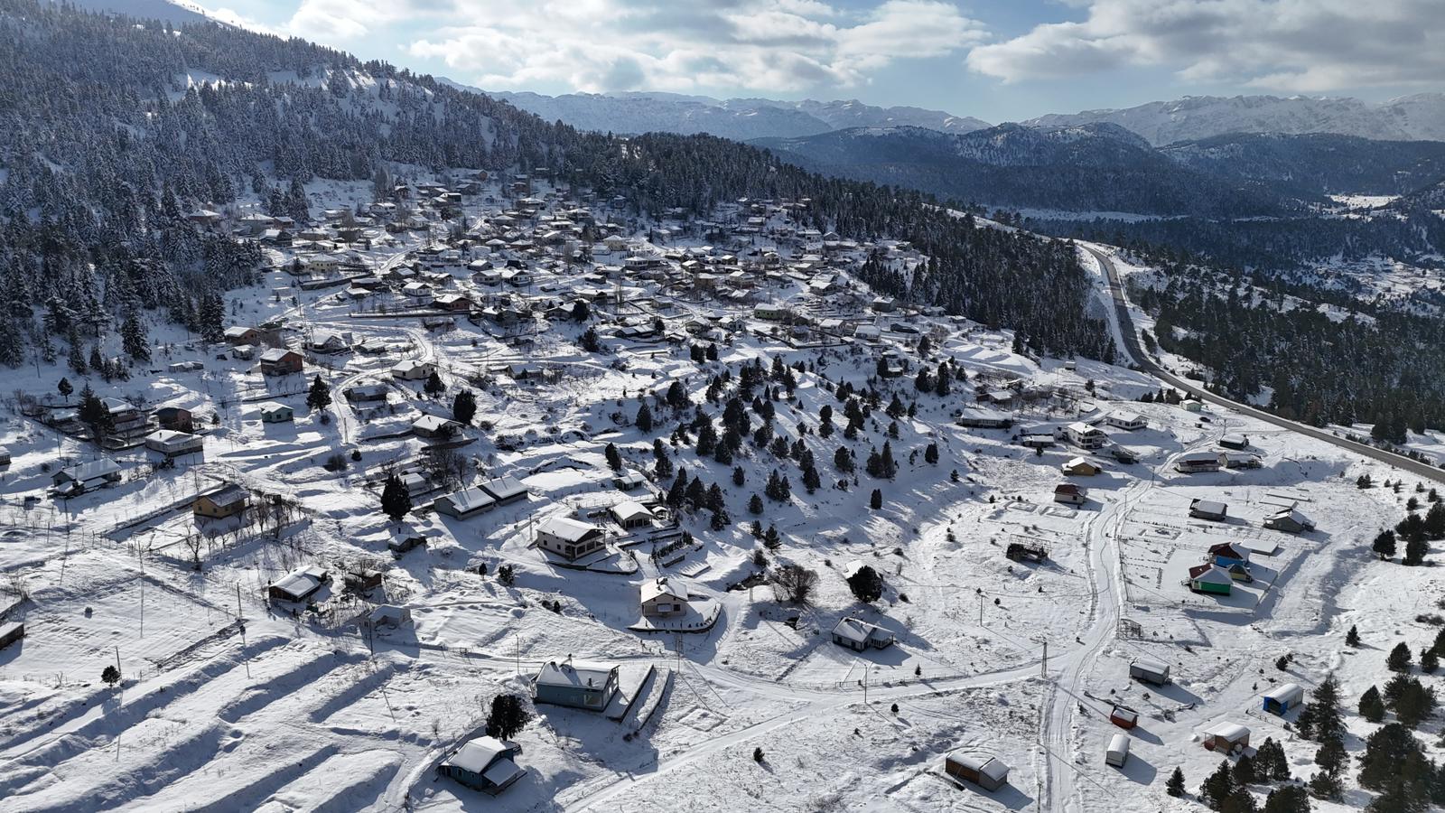 Toroslar’ın İncisi Gölcük Yaylası: Konya’nın Karadeniz’i Beyaza Büründü! - Görsel 2