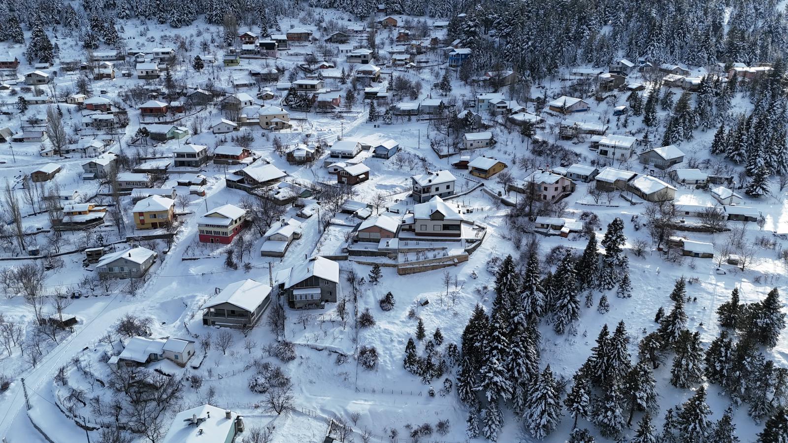 Toroslar’ın İncisi Gölcük Yaylası: Konya’nın Karadeniz’i Beyaza Büründü! - Görsel 6