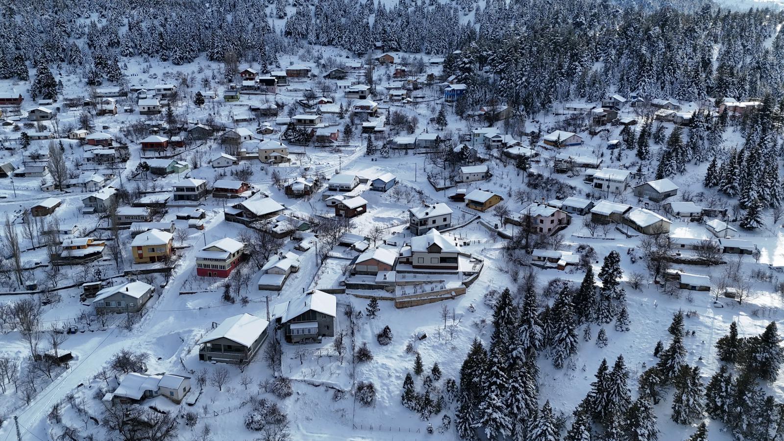 Toroslar’ın İncisi Gölcük Yaylası: Konya’nın Karadeniz’i Beyaza Büründü! - Görsel 8