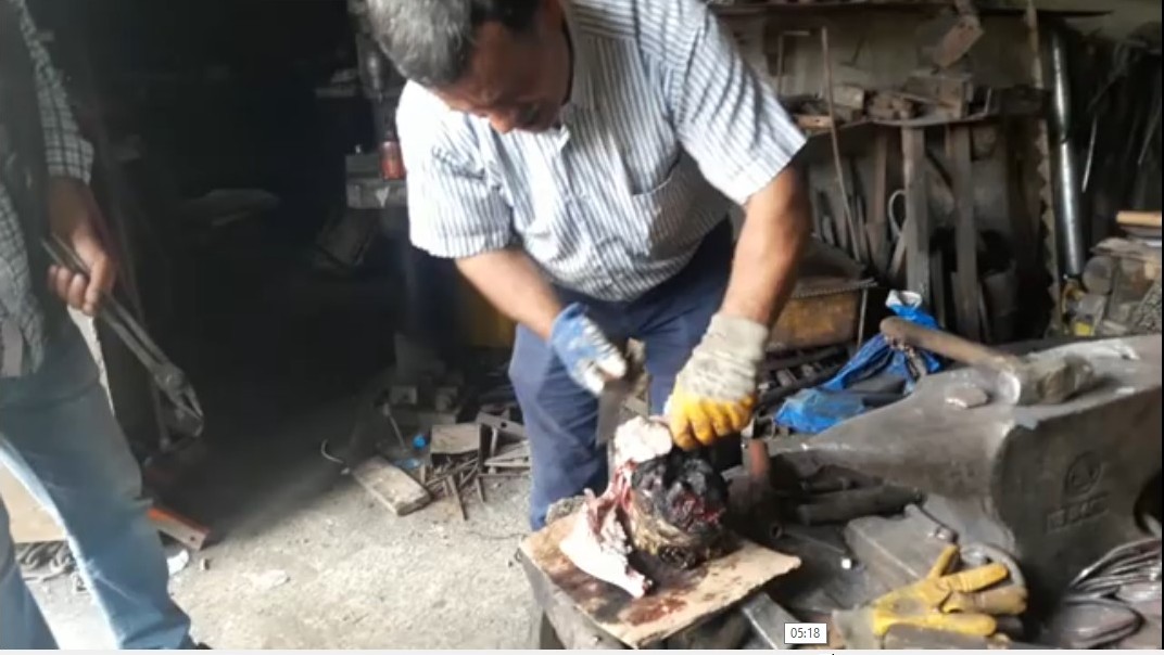 Ahırlı’da Yüzyıllık Miras: Demirci Ocağında Geleneksel "Kelle Ütme" Mesaisi - Görsel 4