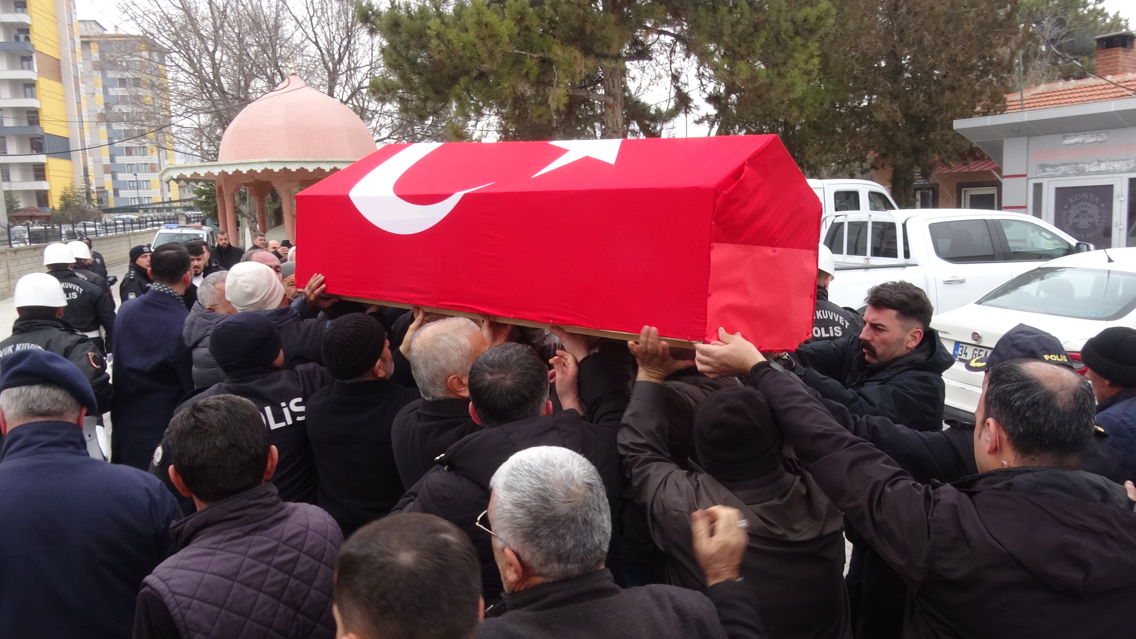 19 ay sonra yaşamını yitiren gazi polis memuru Memleketi Konya'da toprağa verildi - Görsel 4