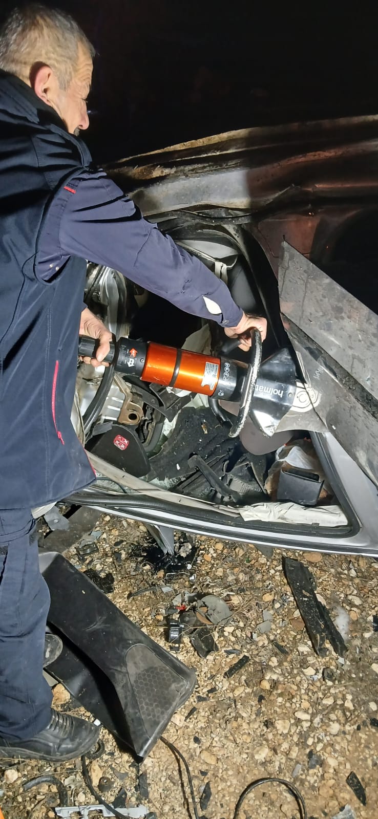 Mardin'de otomobil ile hafif ticari aracın çarpıştığı kazada 3 ölü, 2 yaralı - Görsel 1