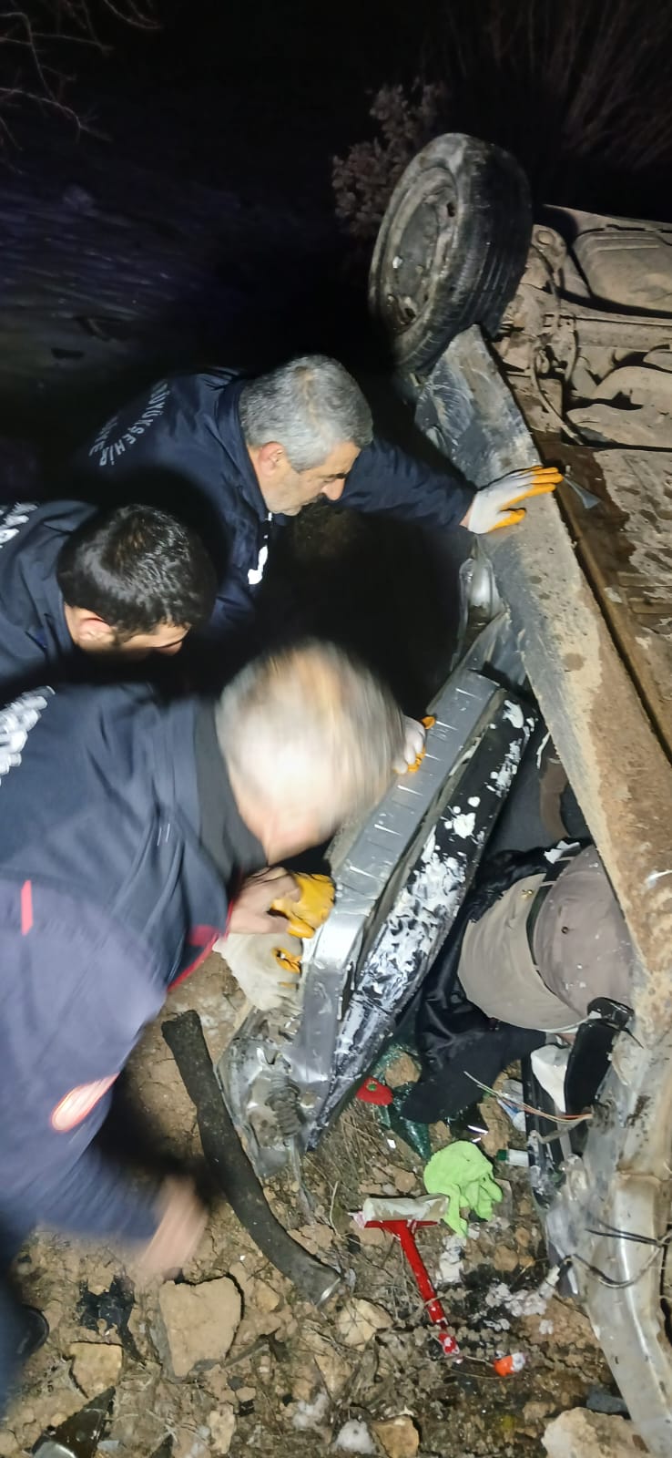Mardin'de otomobil ile hafif ticari aracın çarpıştığı kazada 3 ölü, 2 yaralı - Görsel 2