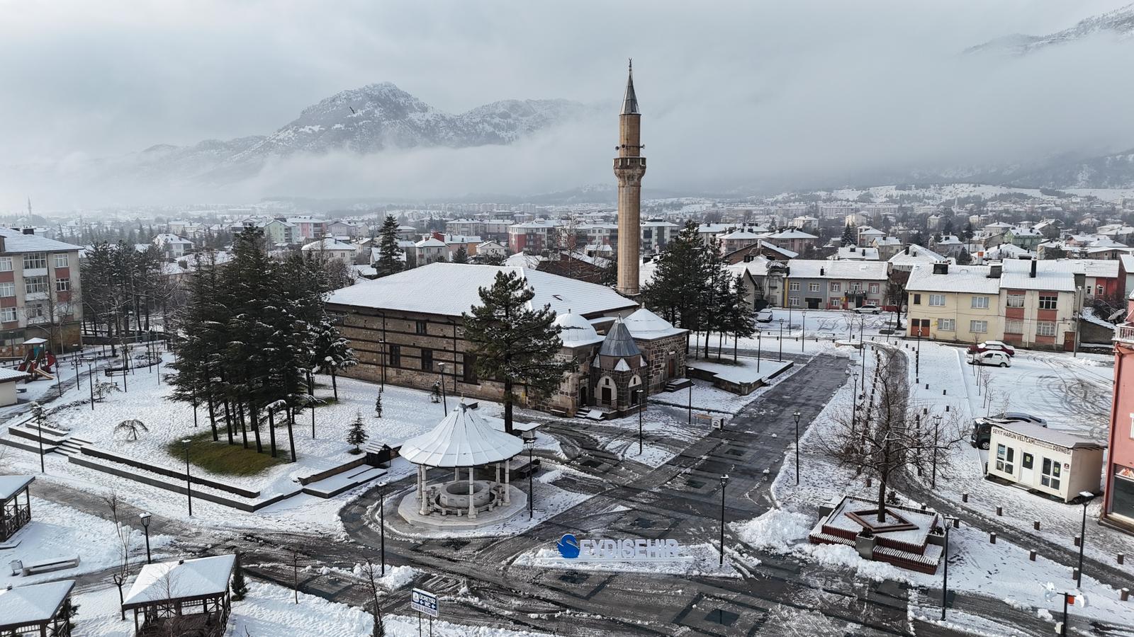 Seydişehir Beyaza Büründü: Özlenen Kar Yağışı Kartpostallık Görüntüler Oluşturdu! - Görsel 2
