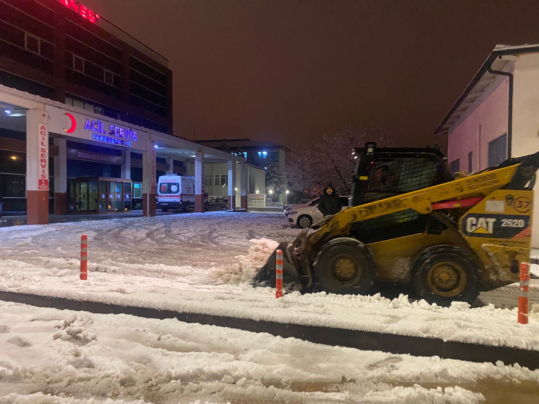 Seydişehir’de gece saatlerinde başlayan yoğun kar yağışı şehri beyaza bürüdü.  - Görsel 2