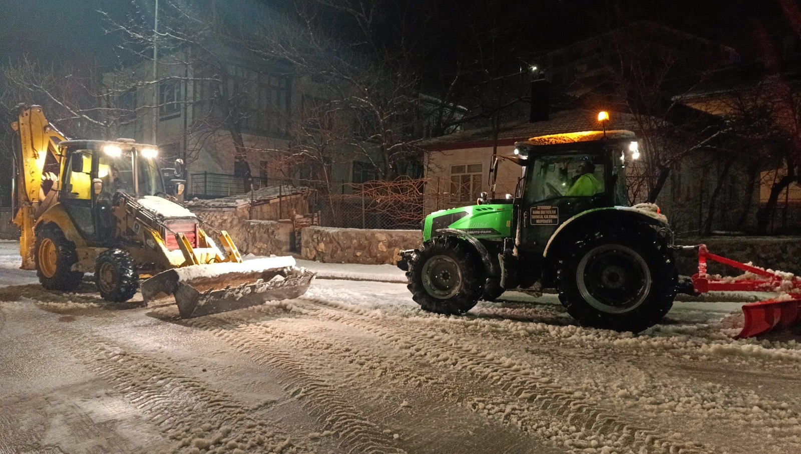 Seydişehir’de gece saatlerinde başlayan yoğun kar yağışı şehri beyaza bürüdü.  - Görsel 3