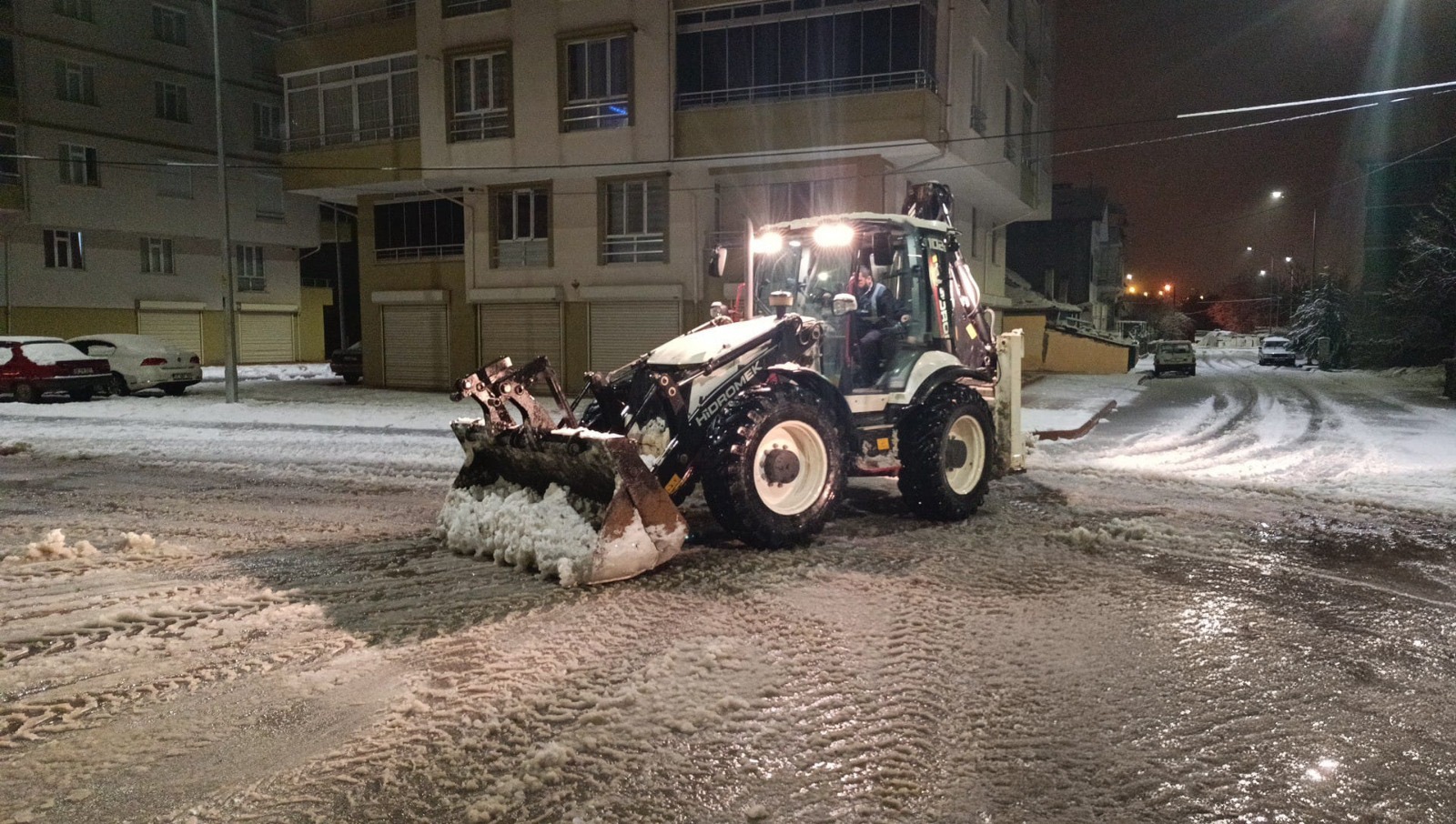 Seydişehir’de gece saatlerinde başlayan yoğun kar yağışı şehri beyaza bürüdü.  - Görsel 4