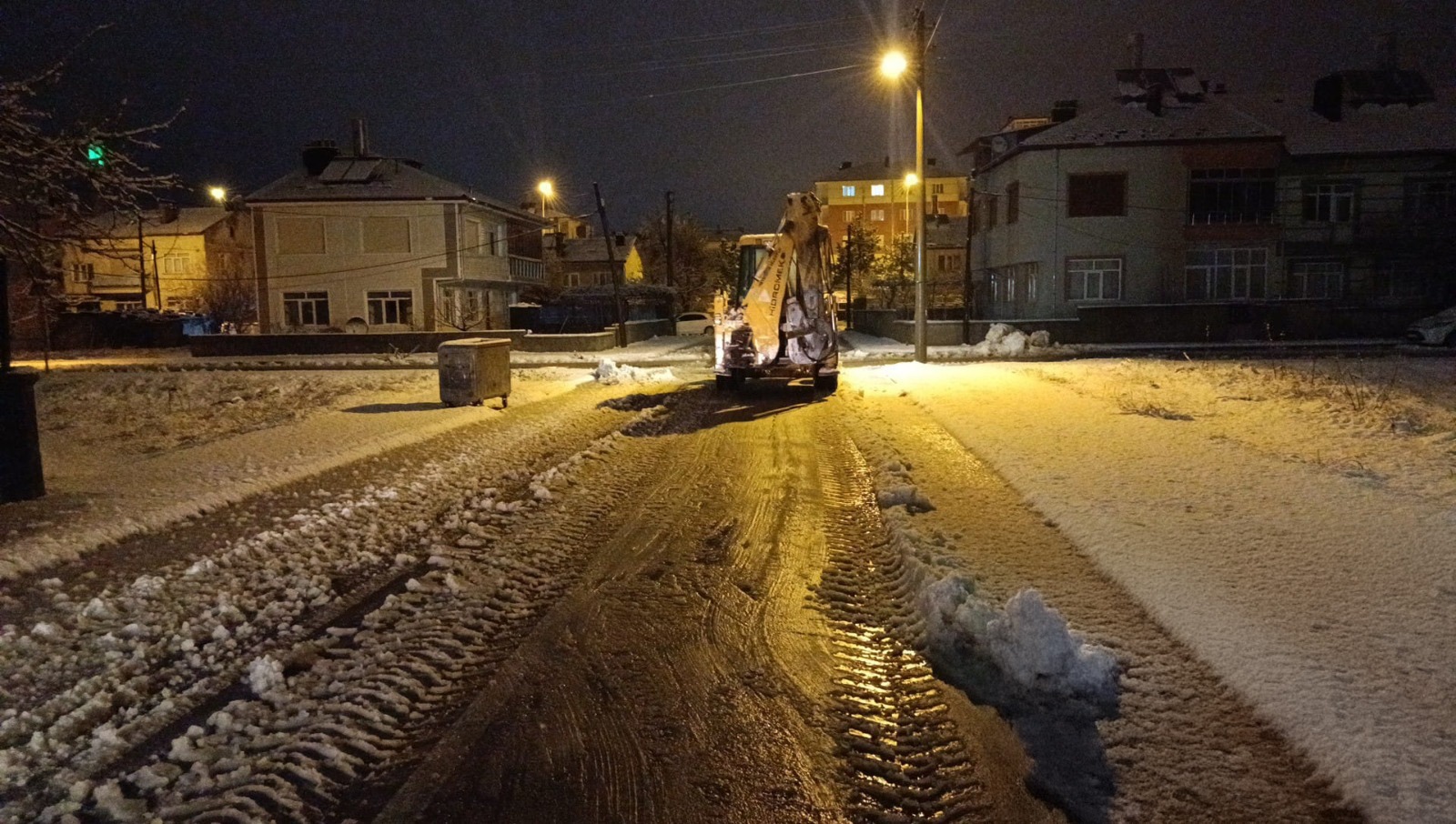 Seydişehir’de gece saatlerinde başlayan yoğun kar yağışı şehri beyaza bürüdü.  - Görsel 6