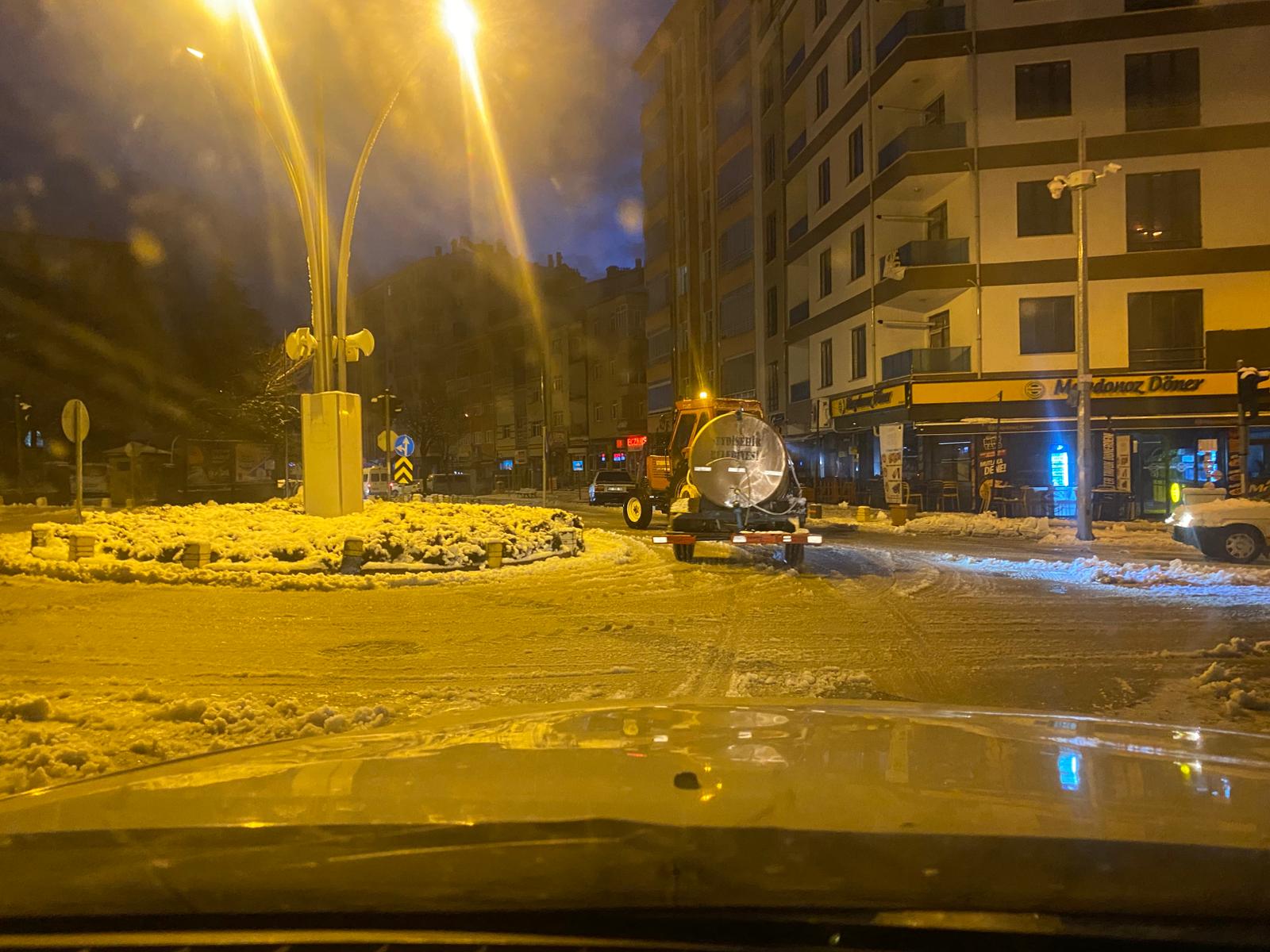 Seydişehir’de gece saatlerinde başlayan yoğun kar yağışı şehri beyaza bürüdü.  - Görsel 7
