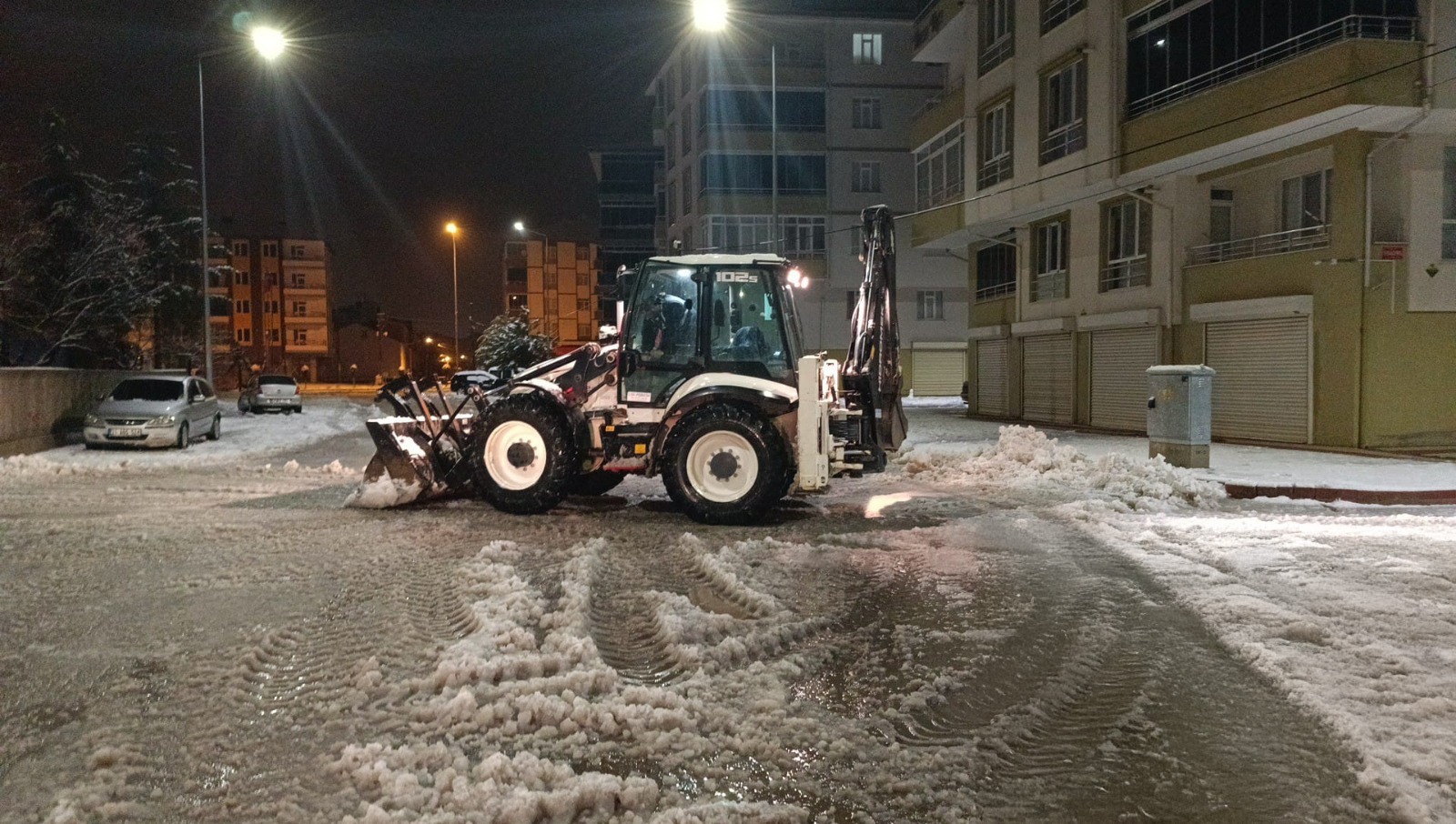 Seydişehir’de gece saatlerinde başlayan yoğun kar yağışı şehri beyaza bürüdü.  - Görsel 9