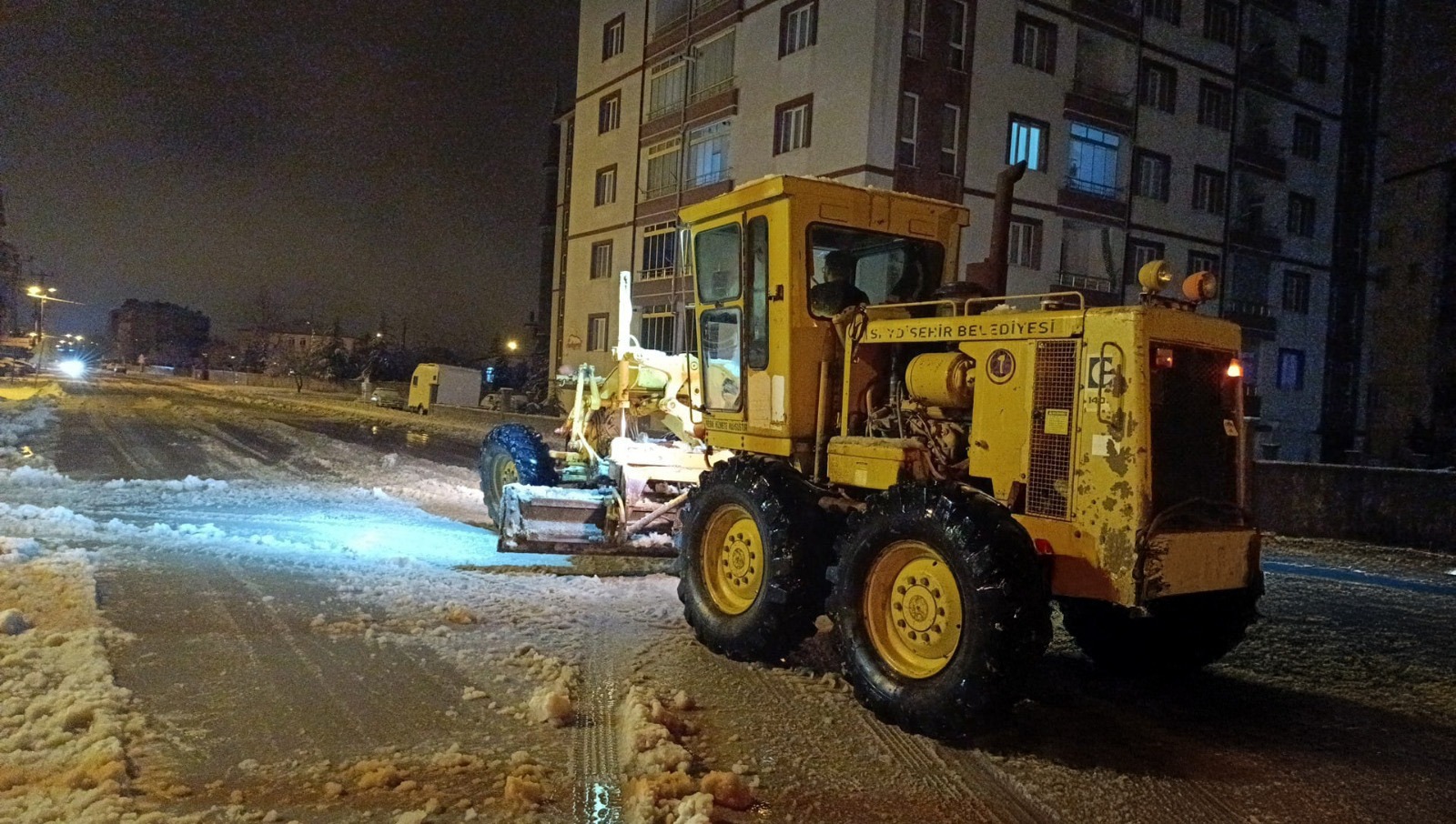 Seydişehir’de gece saatlerinde başlayan yoğun kar yağışı şehri beyaza bürüdü.  - Görsel 10