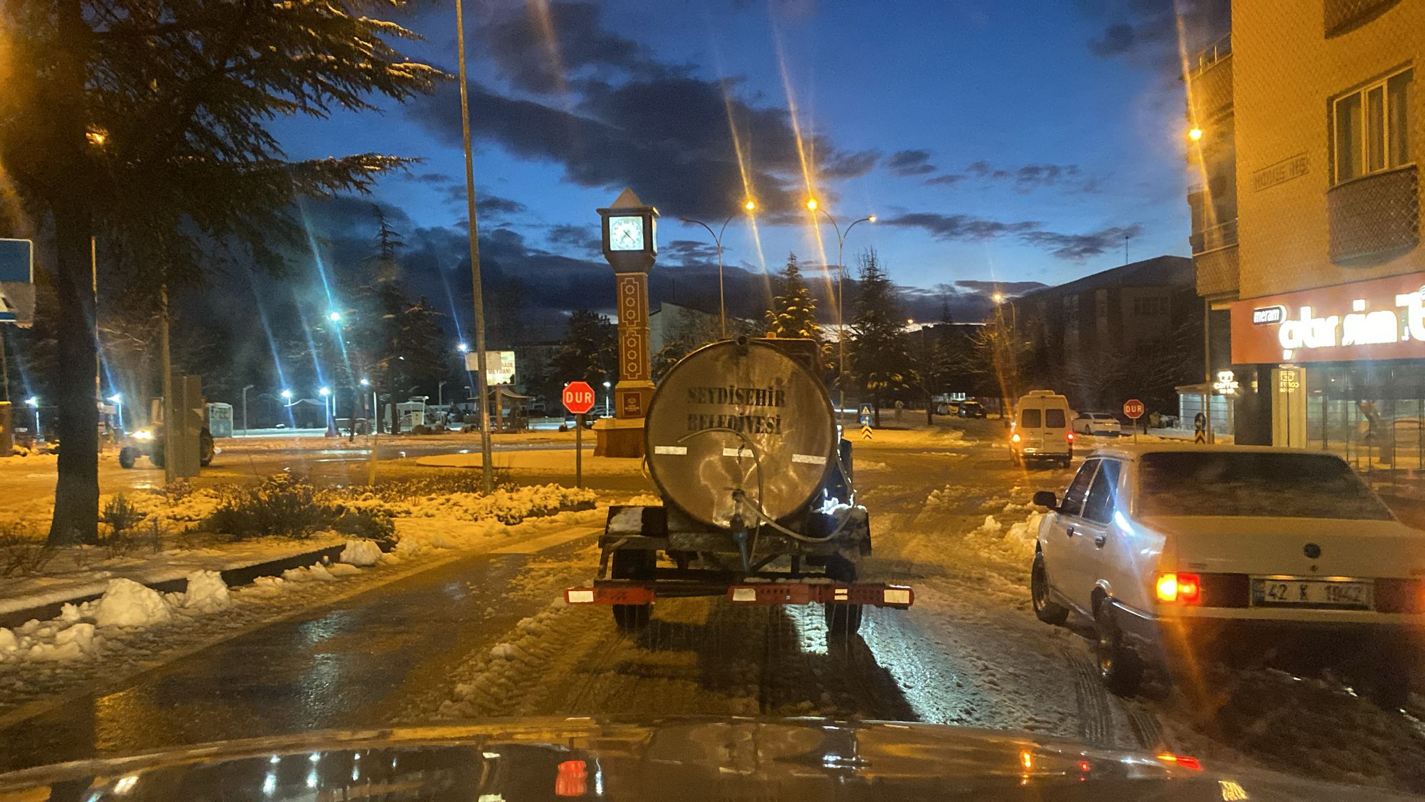 Seydişehir’de gece saatlerinde başlayan yoğun kar yağışı şehri beyaza bürüdü.  - Görsel 12