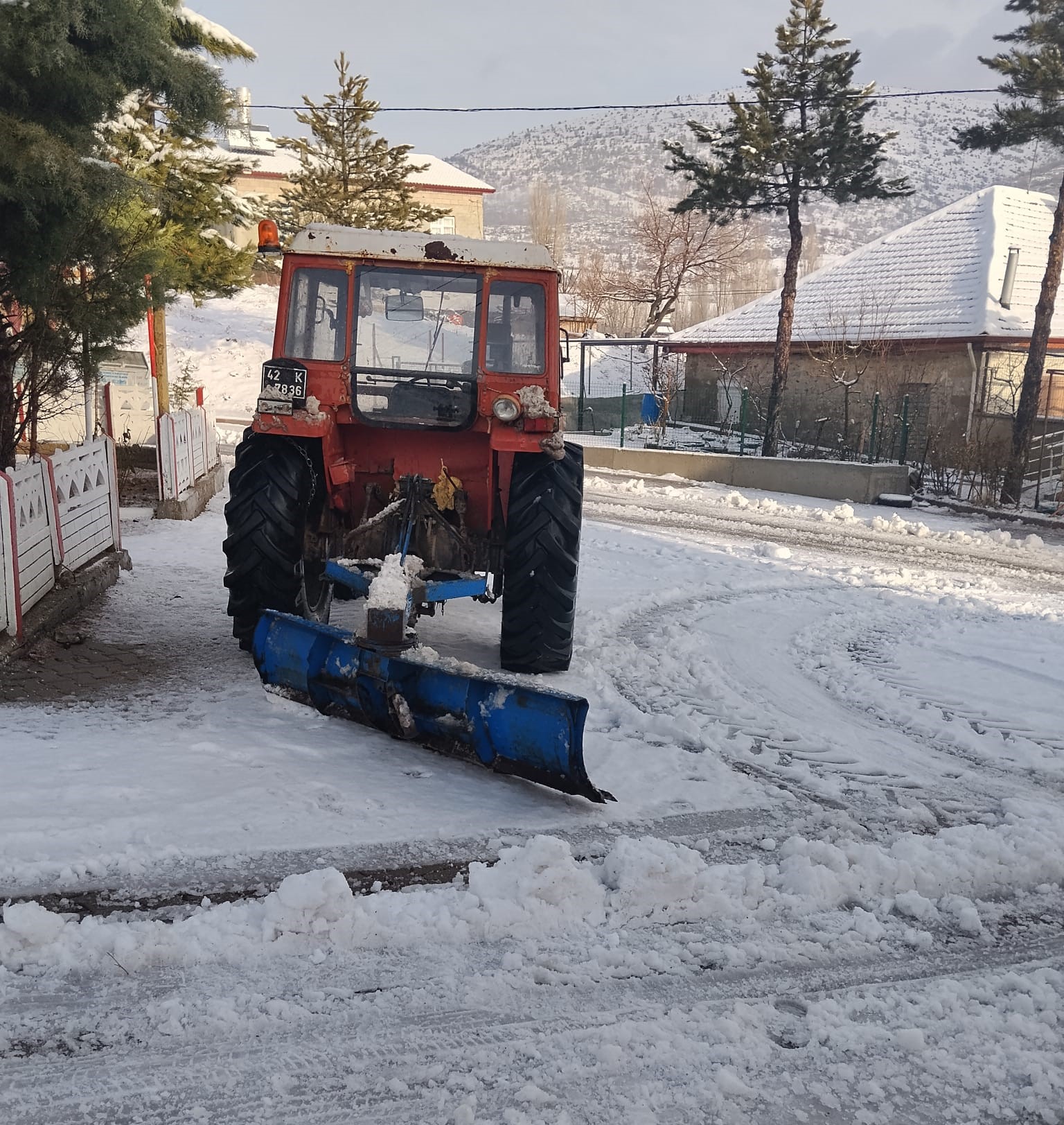 Seydişehir’de gece saatlerinde başlayan yoğun kar yağışı şehri beyaza bürüdü.  - Görsel 13
