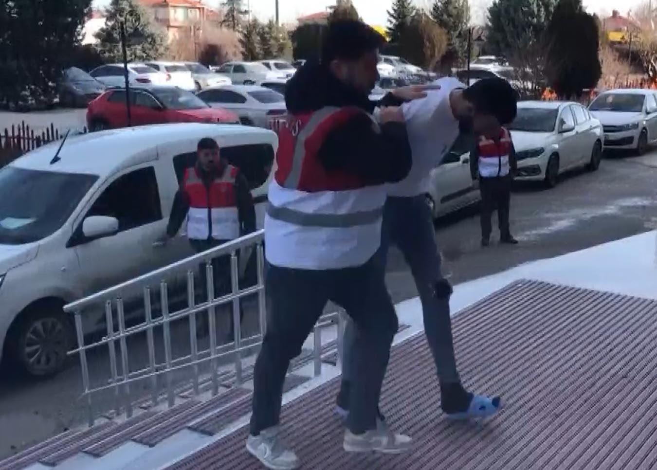 Konya - Akaryakıt istasyonundan gasbettikleri paraları başka bir akaryakıt istasyonunda harcamışlar - Görsel 5