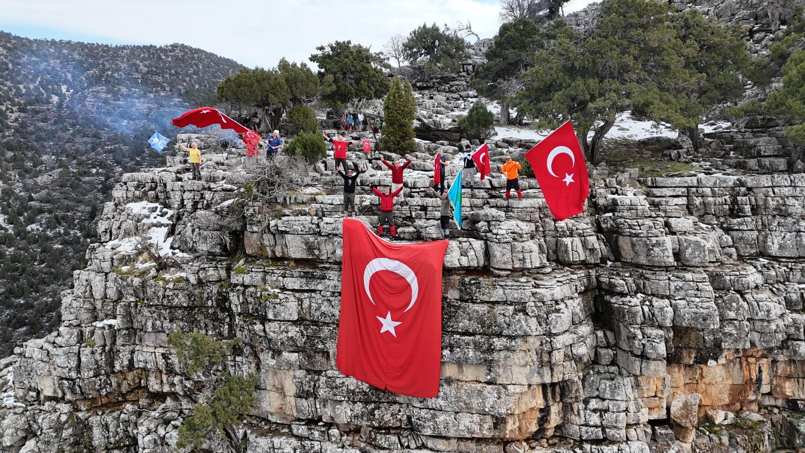 Seydişehirli Doğaseverlerden Al Bayrağa Vefa: "O Bizim Her Şeyimiz!" - Görsel 1